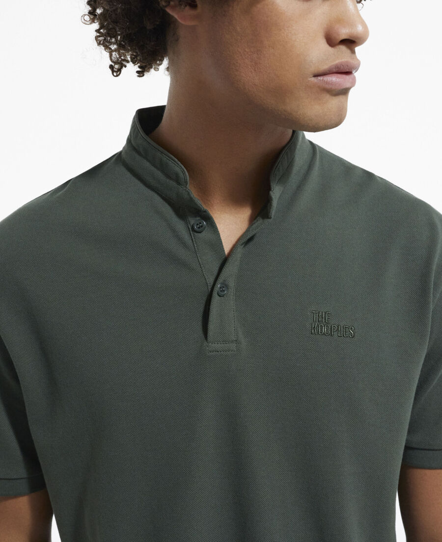 grünes poloshirt
