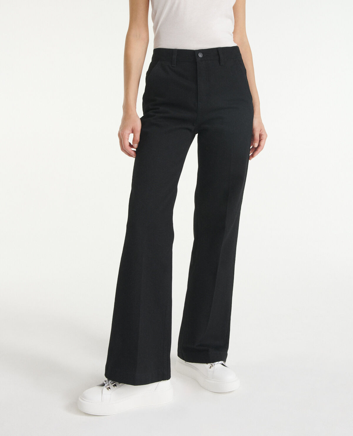 Black jeans shop with side pockets