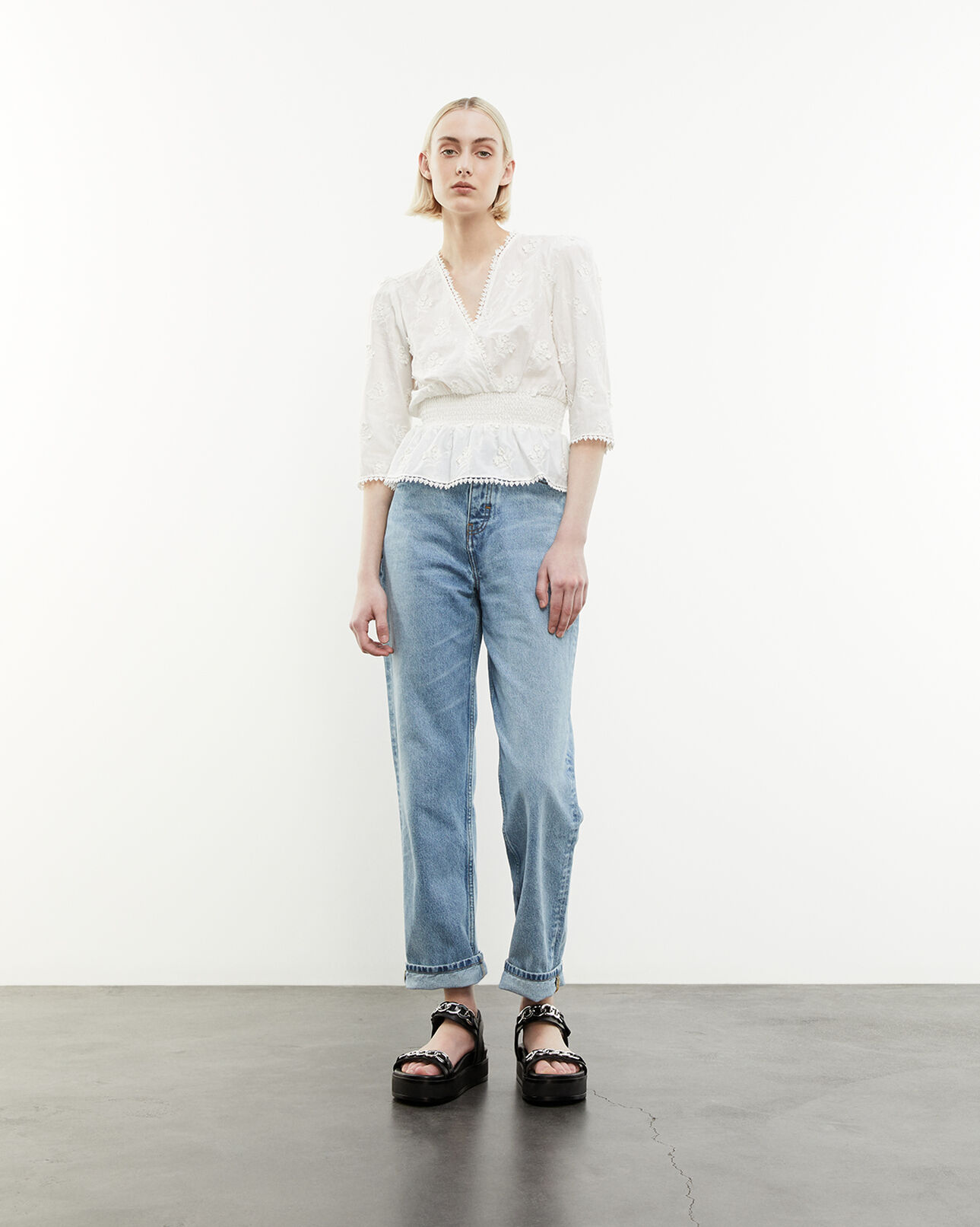 The Kooples FEMME ECRU top coton écru à smocks et fleurs relief