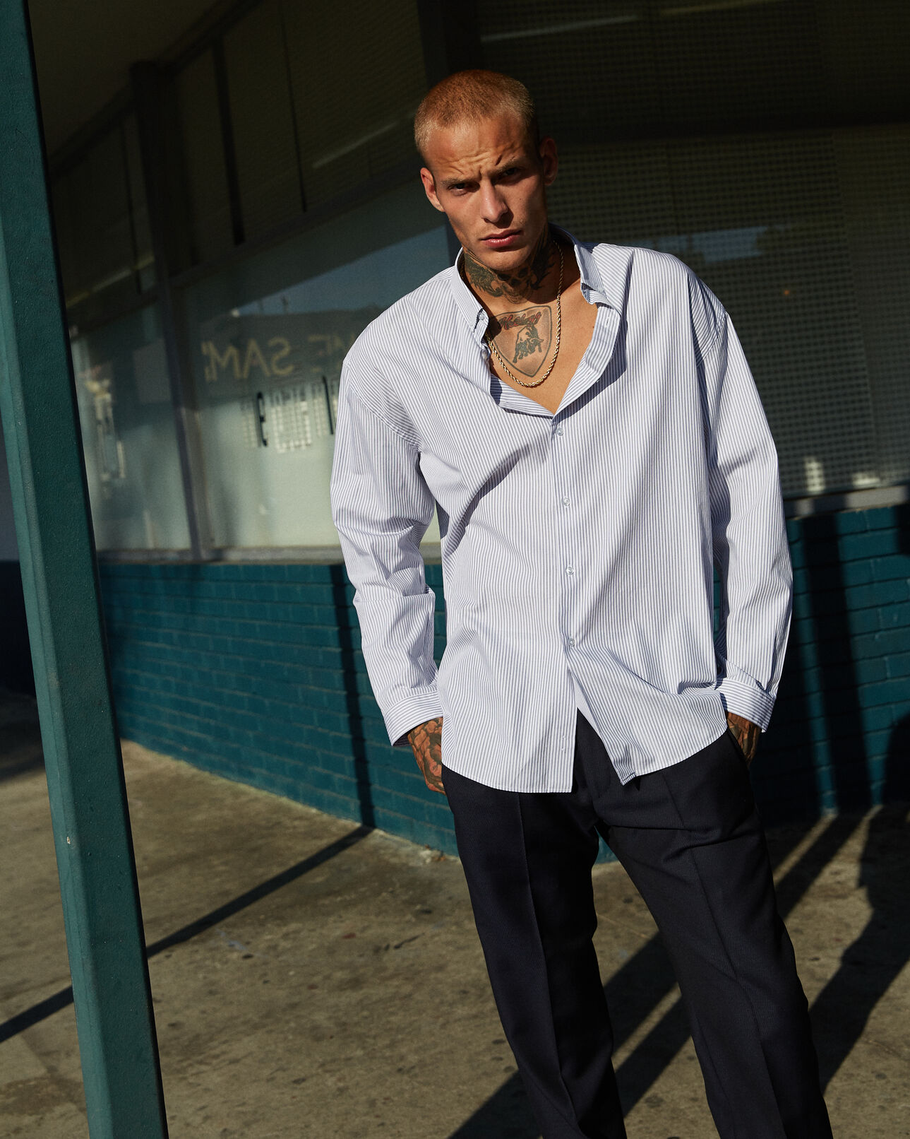 The Kooples HOMME BLACK WHITE chemise oversized coton rayée bleue et blanche