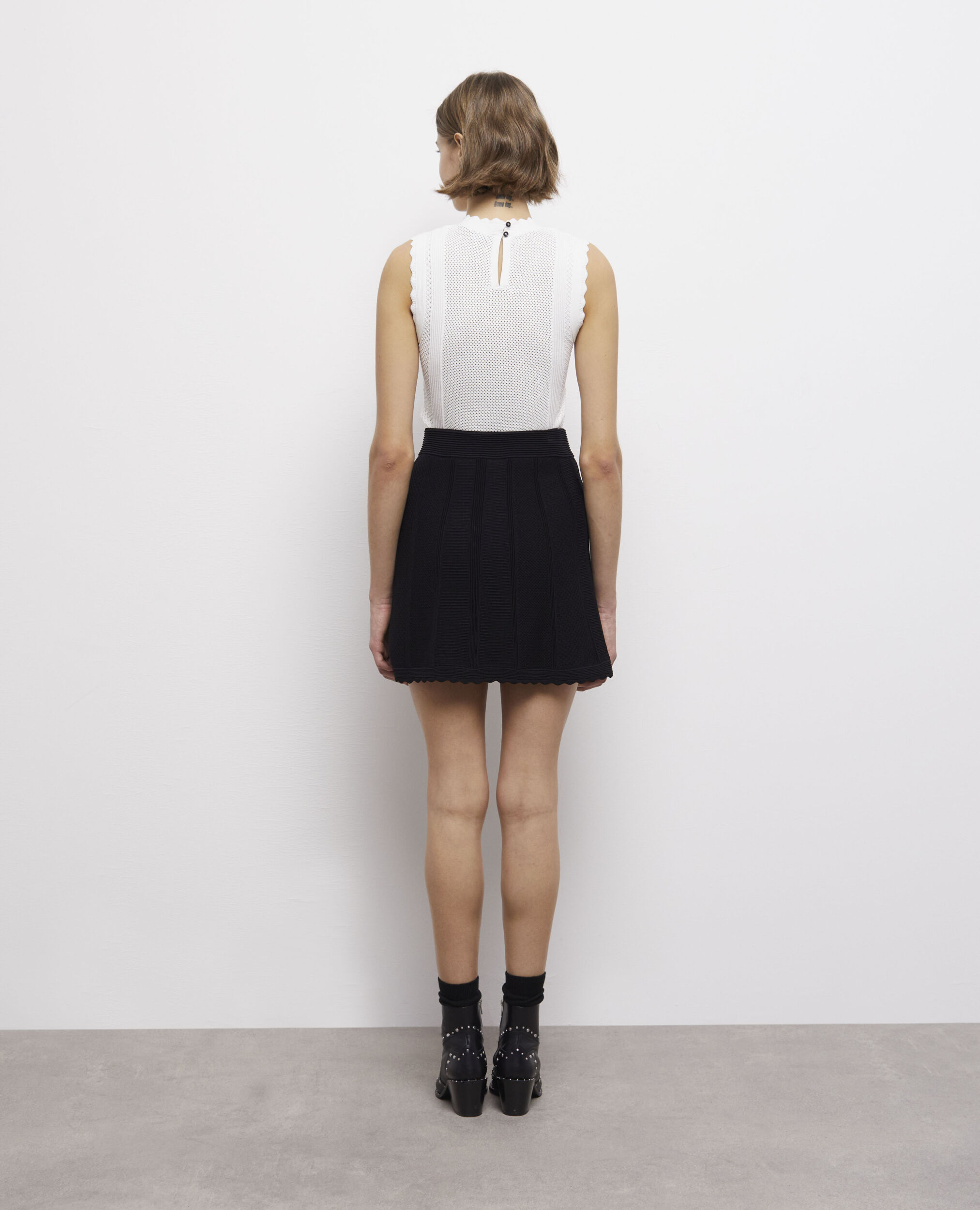 Short outlet knit skirt