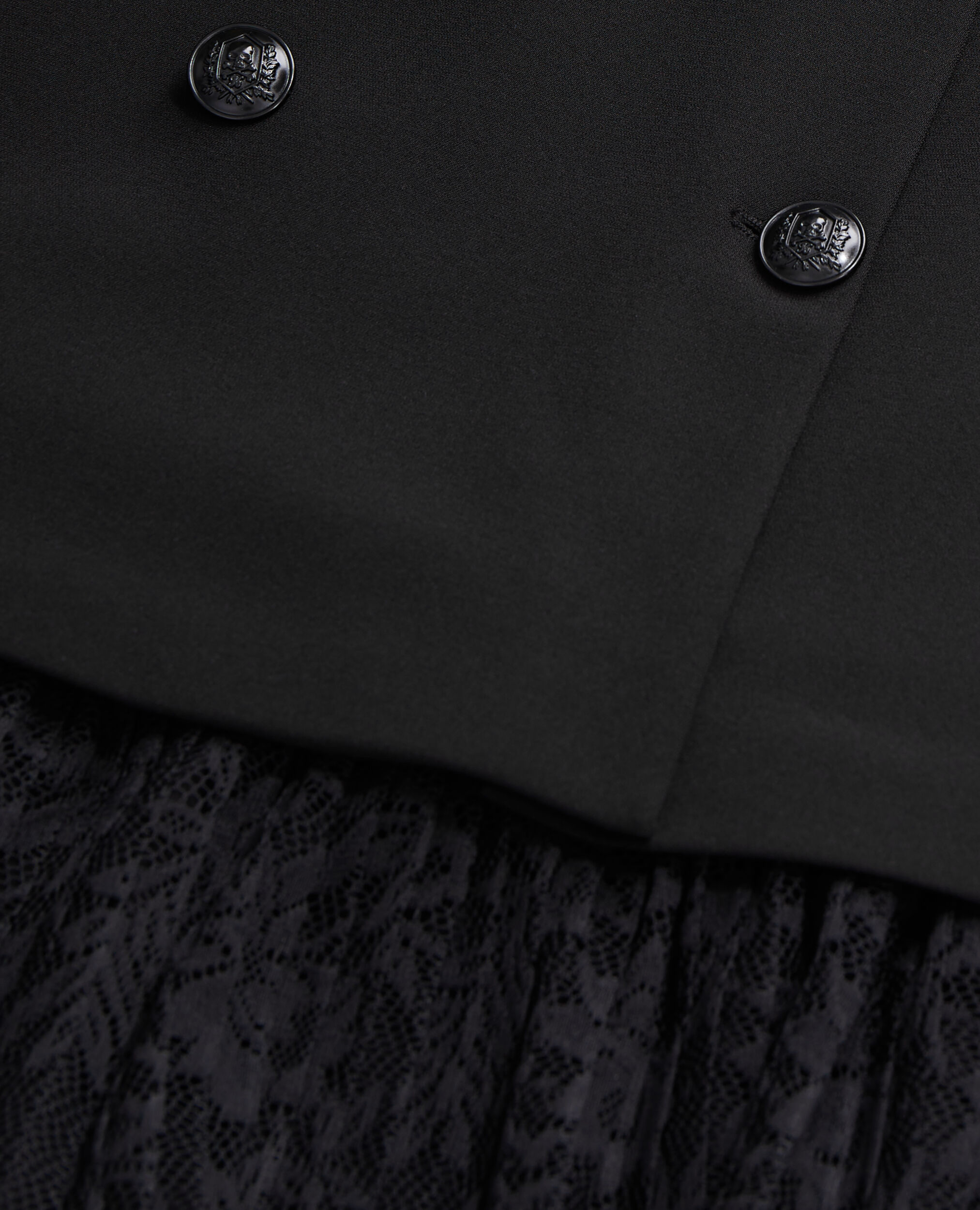 Schwarzes, kurzes Kleid aus Krepp mit Spitze, BLACK, hi-res image number null