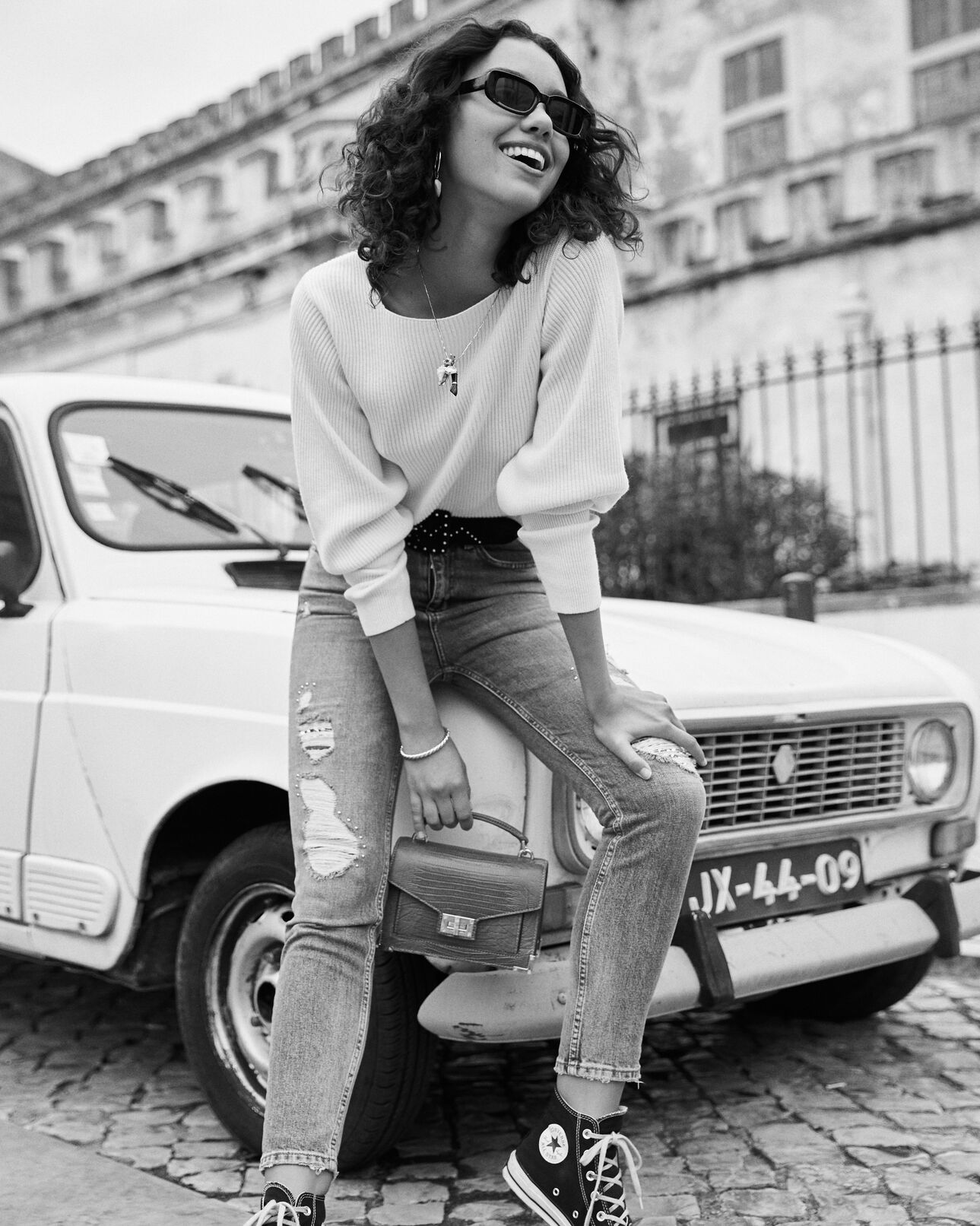 The Kooples DAMEN BLUE DENIM relaxed fit-jeans mit destroyed-details und mini-nieten