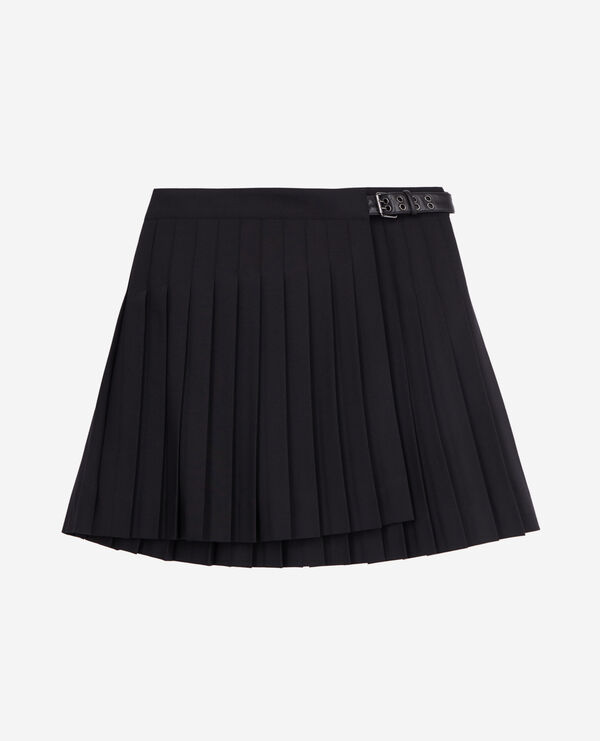short black pleated skirt