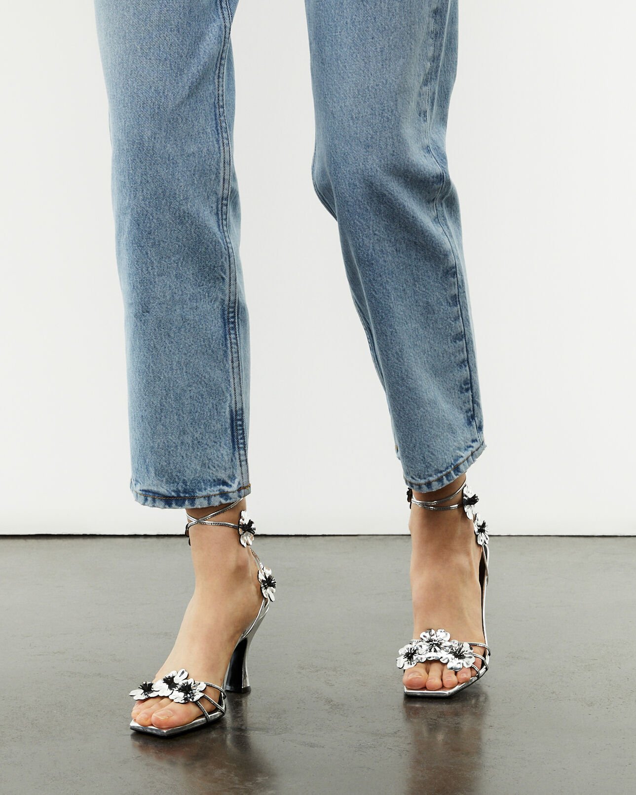 The Kooples FEMME SILVER sandales à talons hauts argentées lacées