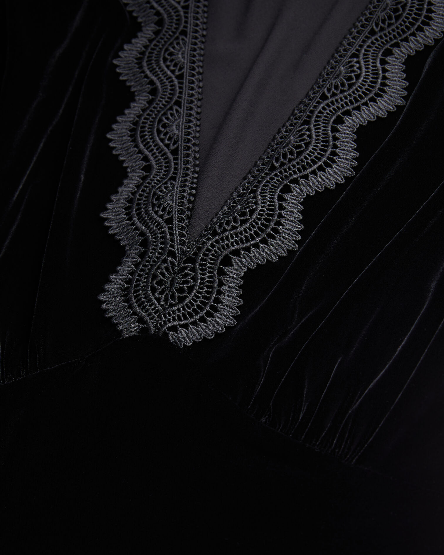 Schwarzes, kurzes Kleid aus Samt, BLACK, hi-res image number null