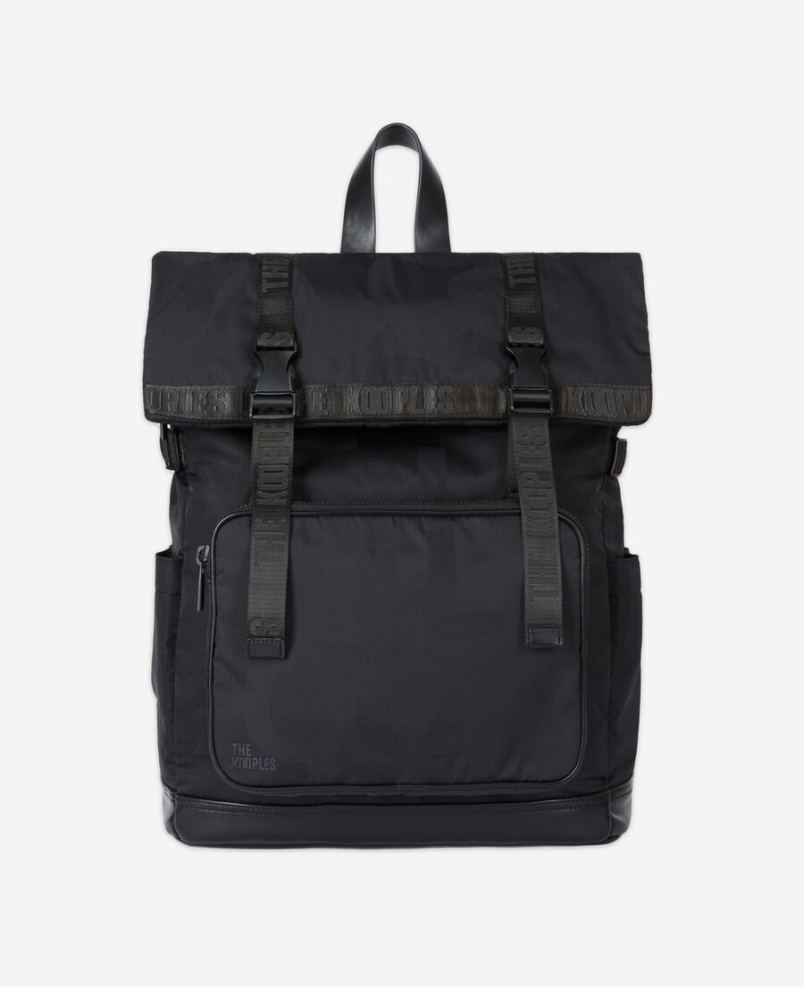 mochila negra