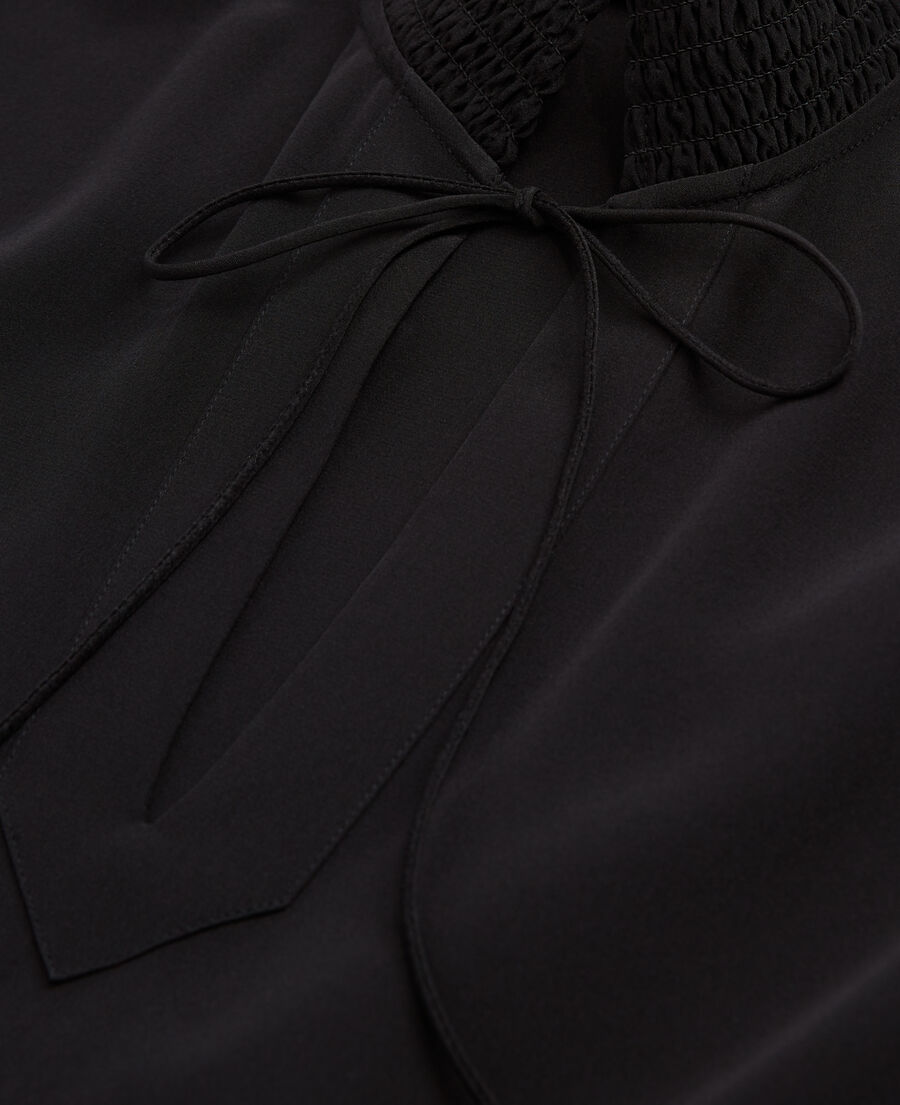 langes, schwarzes kleid aus seide