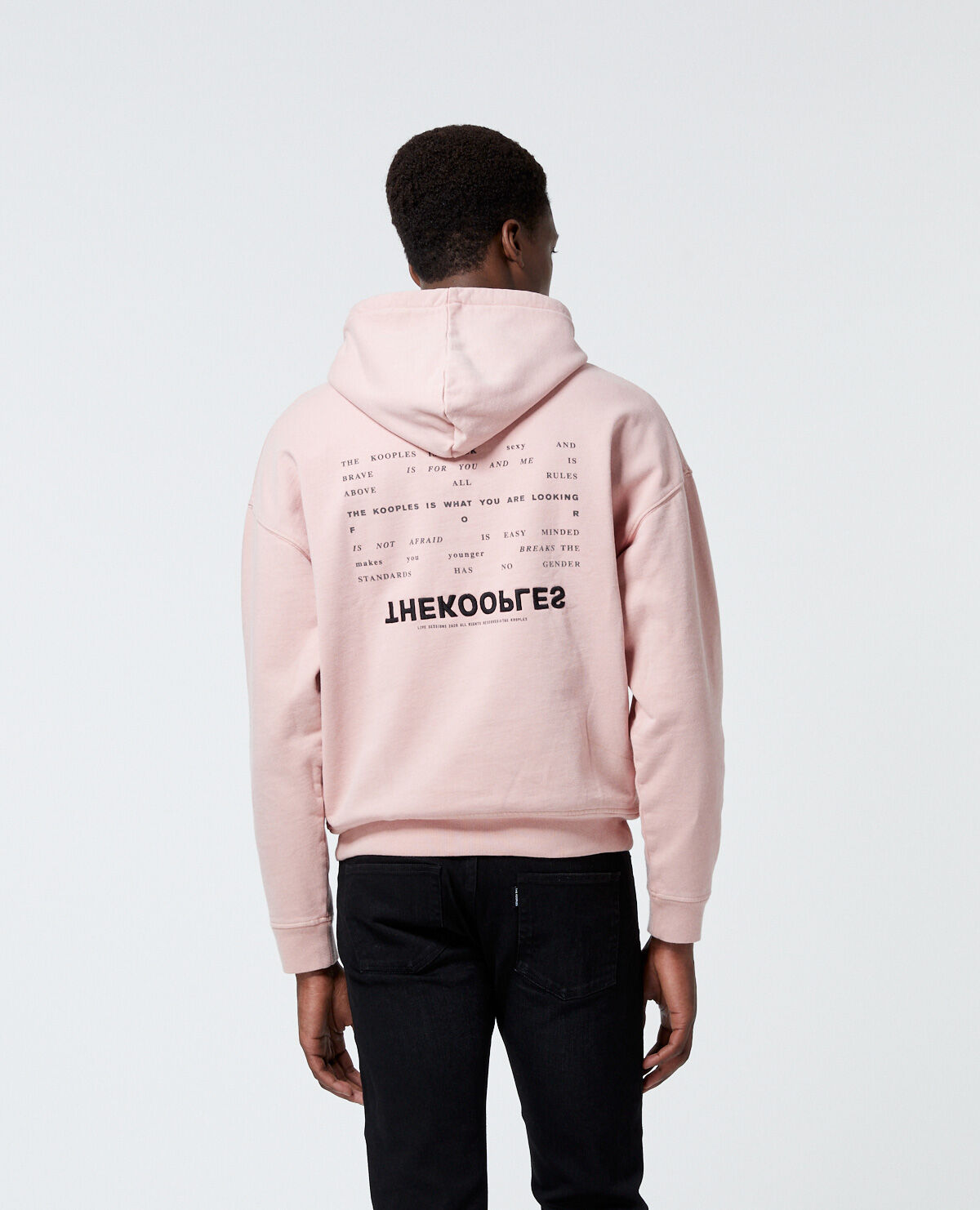 Pull a new arrivals capuche rose homme