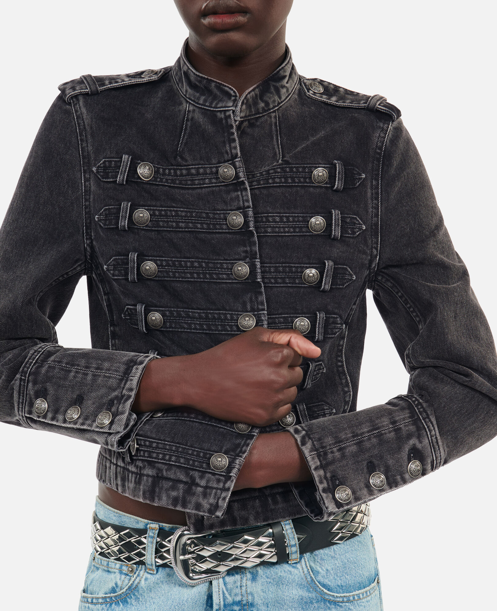 The Kooples DAMEN BLACK WASHED graue jeansjacke im offiziersstil