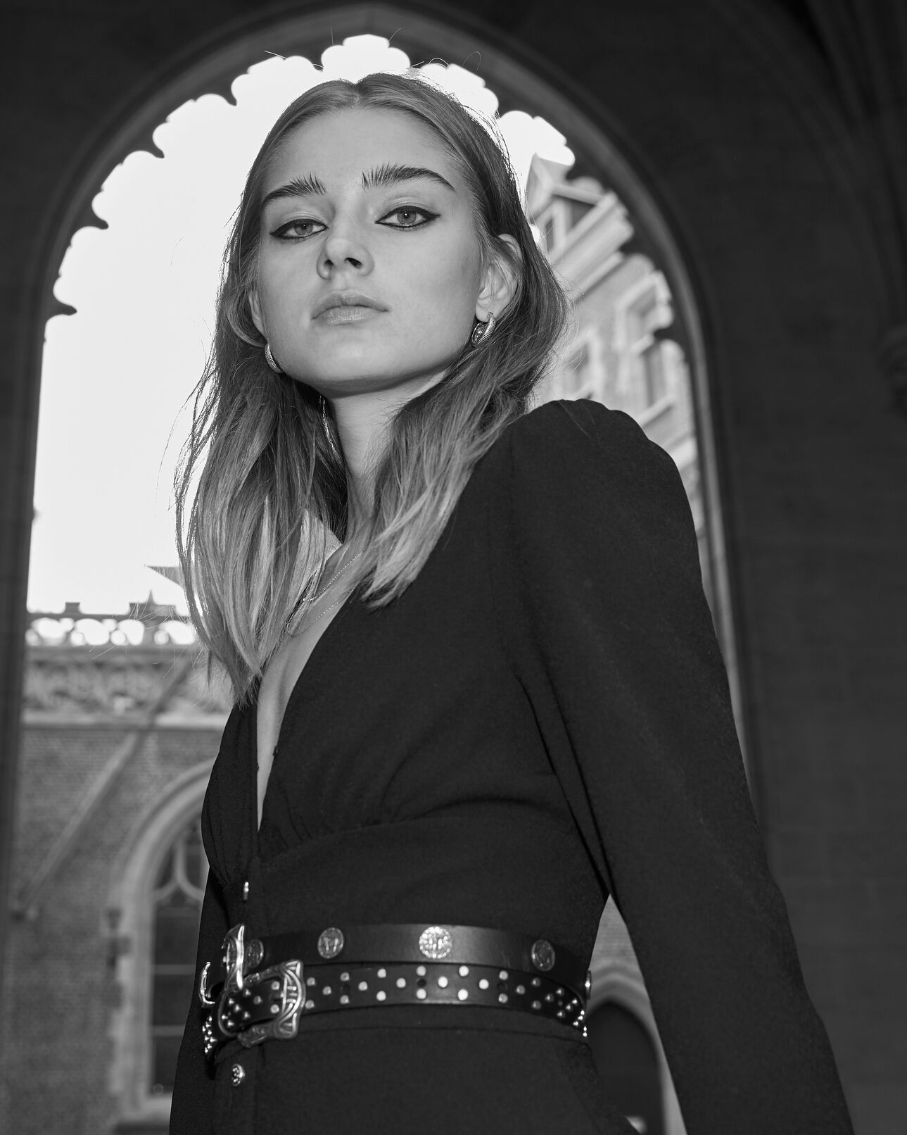 The Kooples DAMEN BLACK kurzes schwarzes kleid mit knöpfen aus krepp