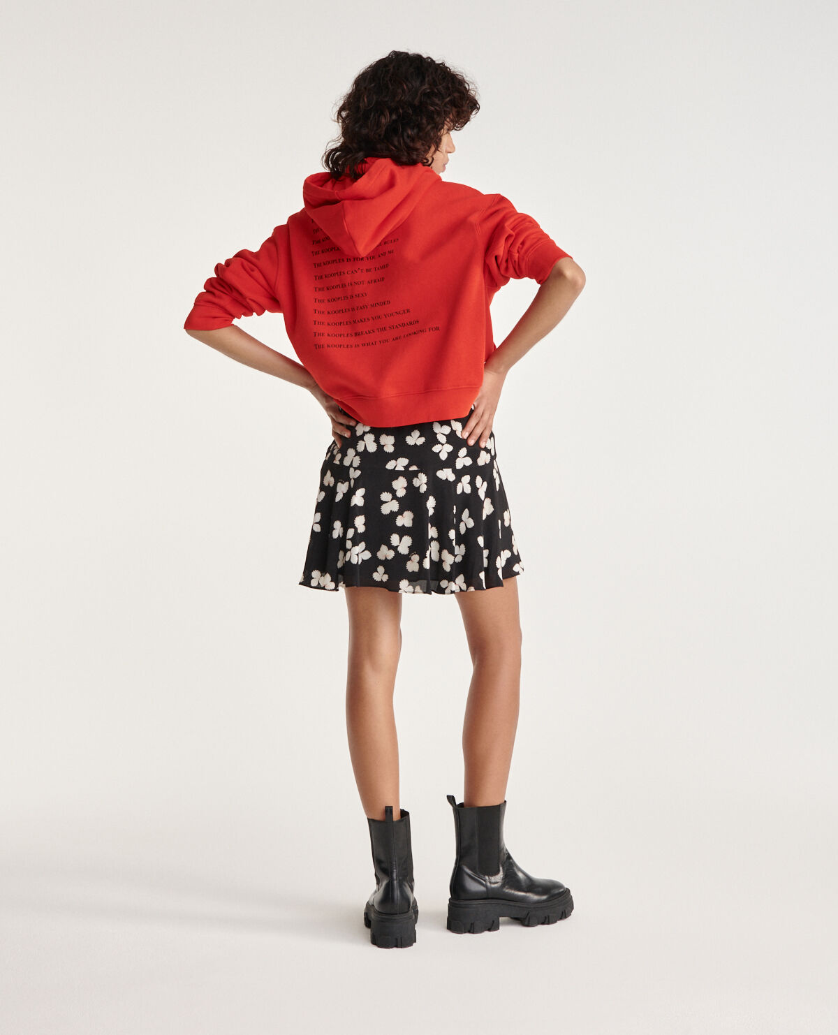 Jupe courte fluide noire fleurs crues The Kooples