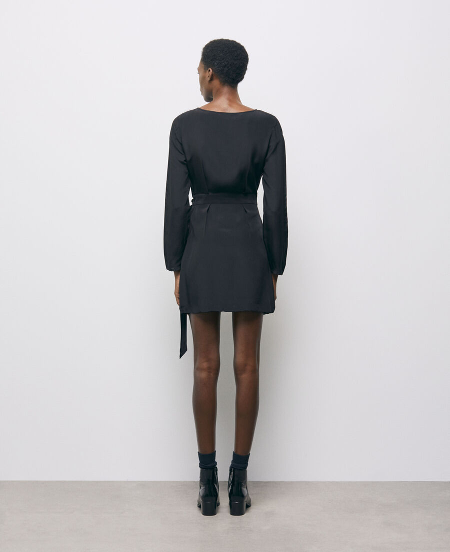 robe courte en soie noire