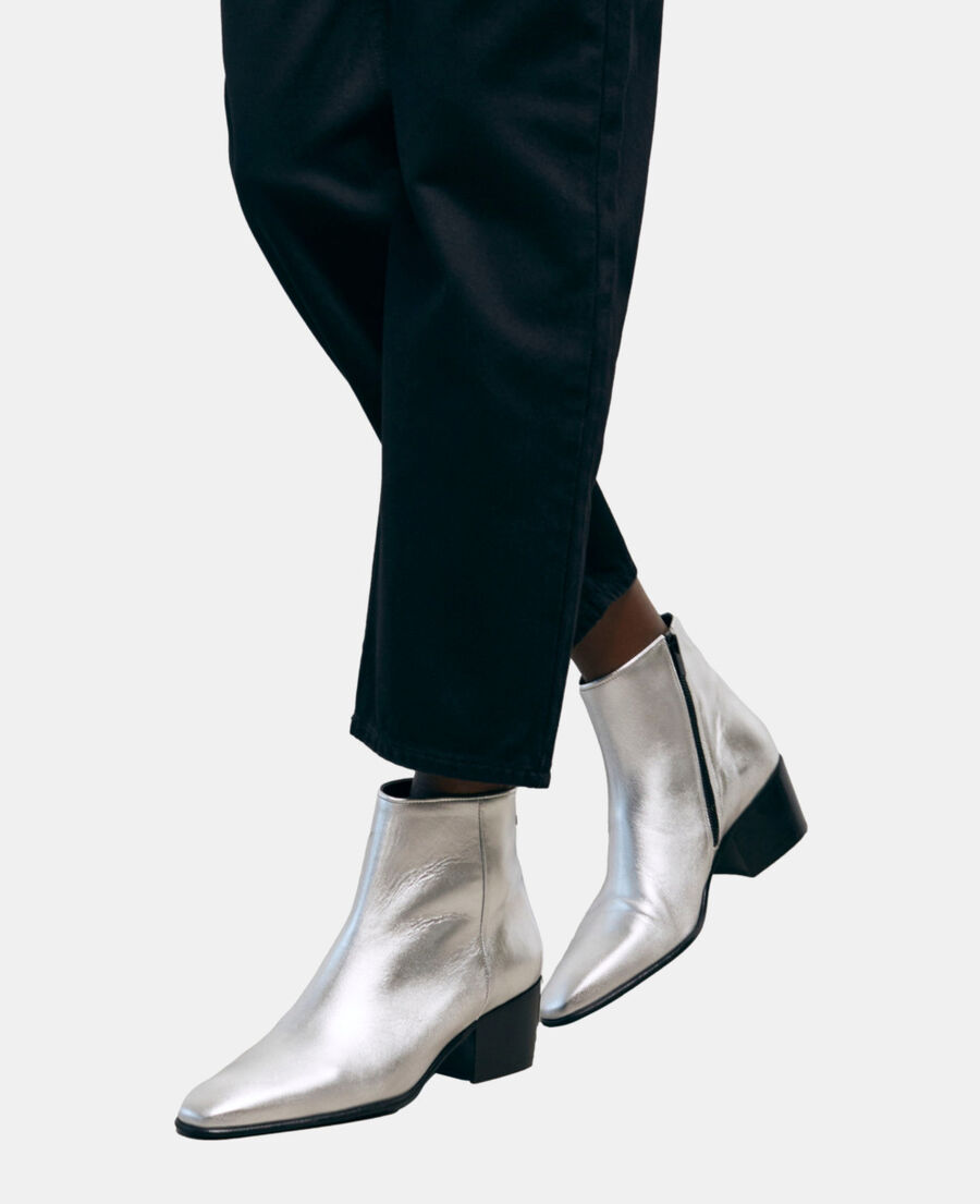botas piel plateadas