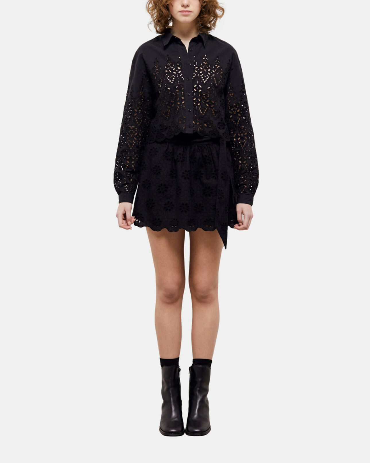 The Kooples DAMEN BLACK kurzes, schwarzes hemd mit englischer stickerei