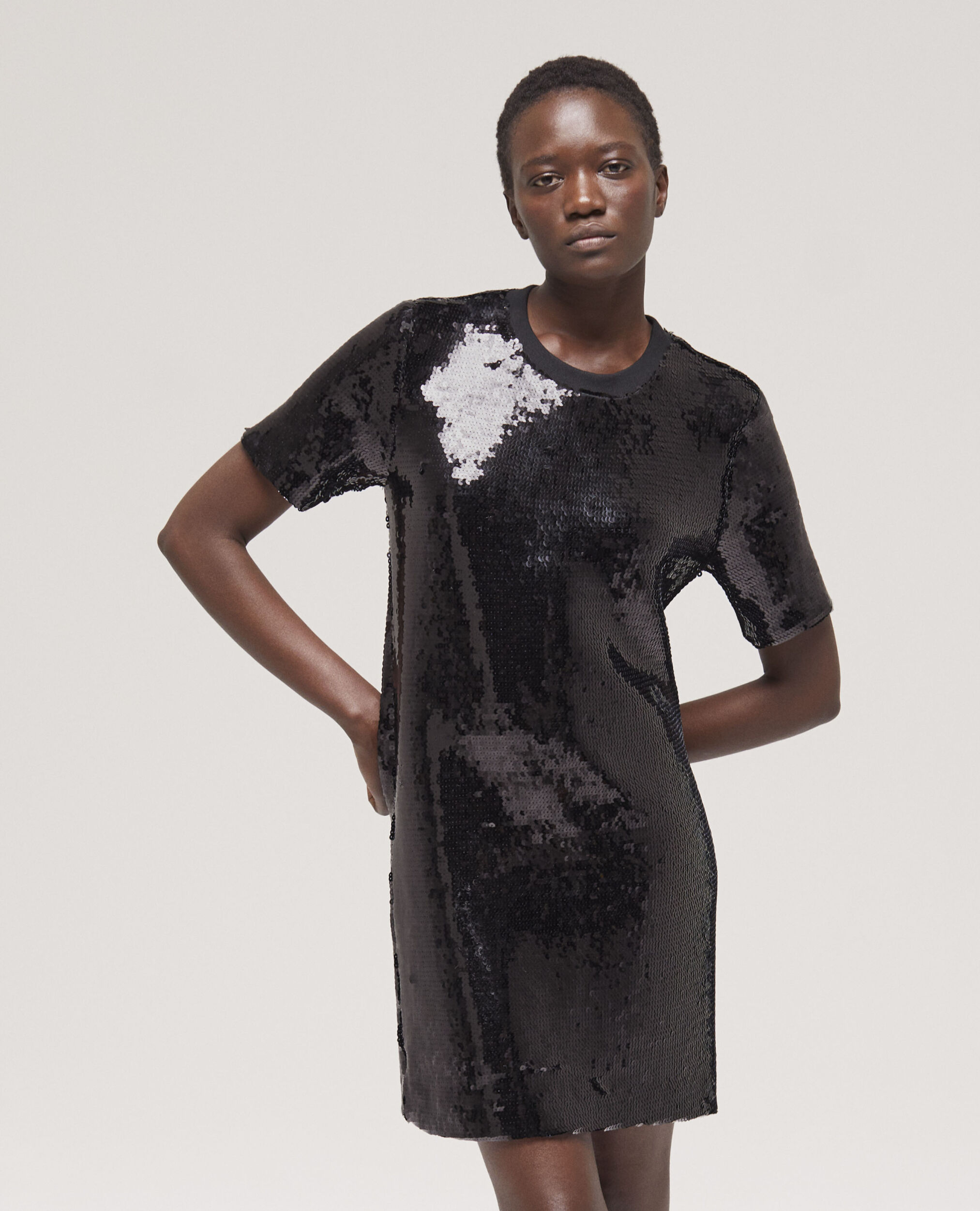Schwarzes kurzes Kleid mit Pailletten, BLACK, hi-res image number null
