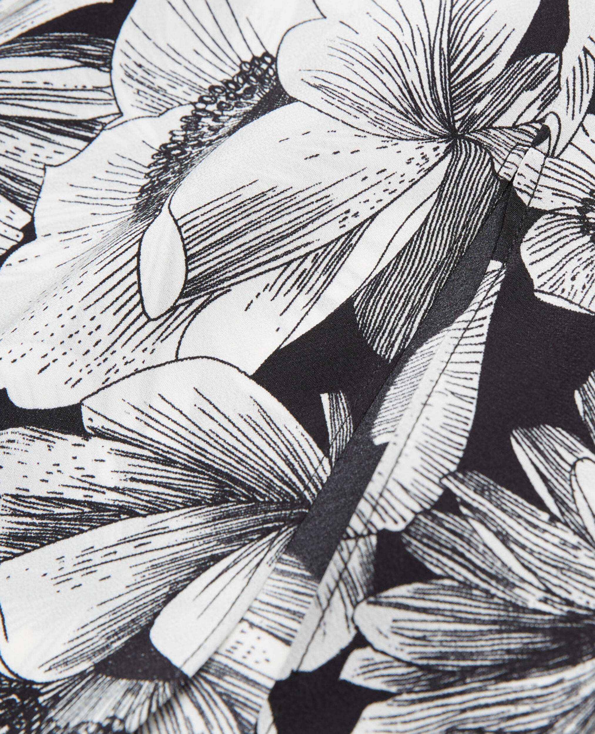 Langer Seidenrock mit Blumenmotiv, BLACK WHITE, hi-res image number null