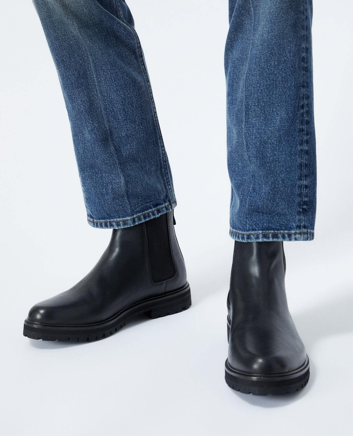 Blue jeans and black chelsea boots clearance