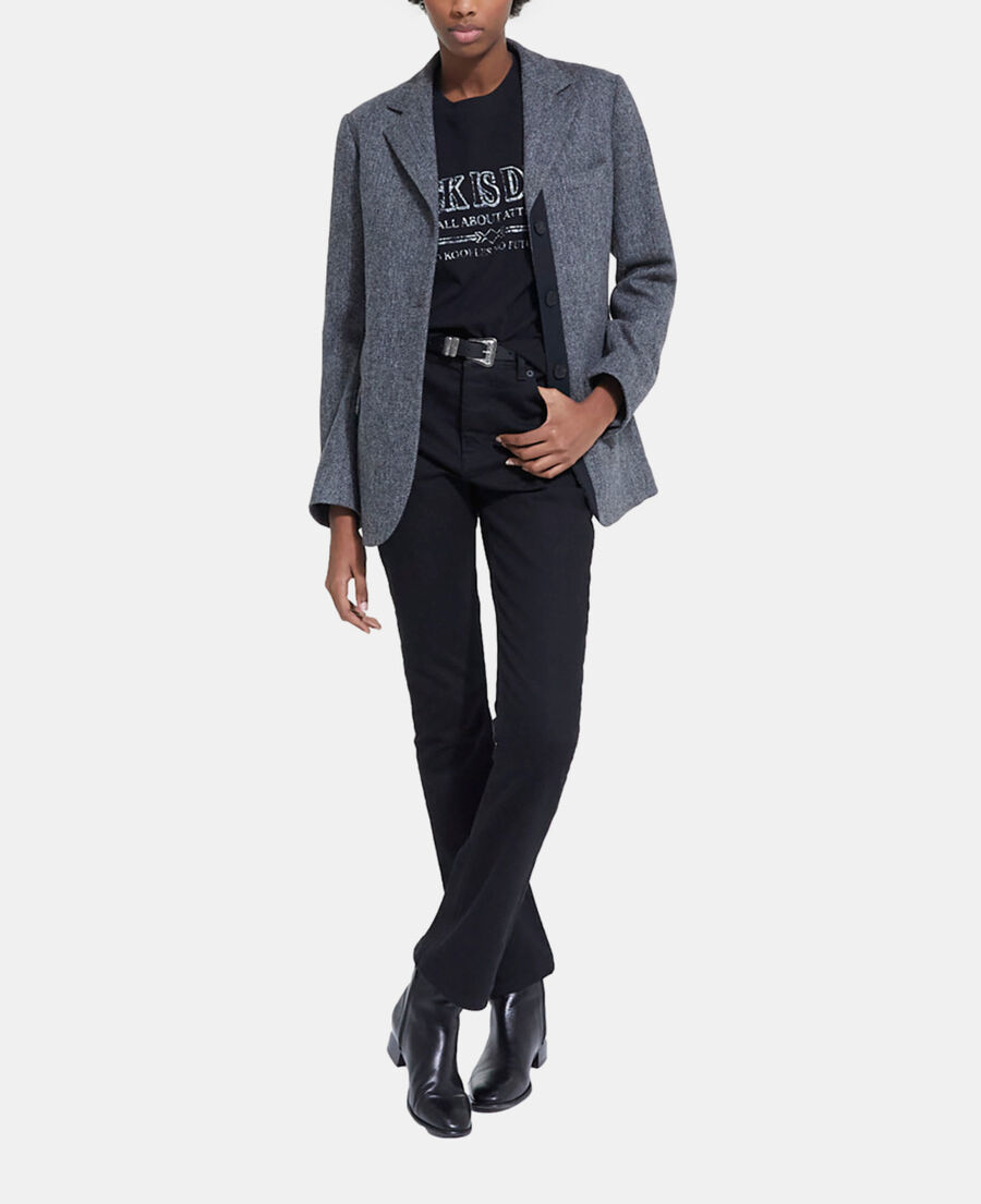 graue wolljacke mit motiv