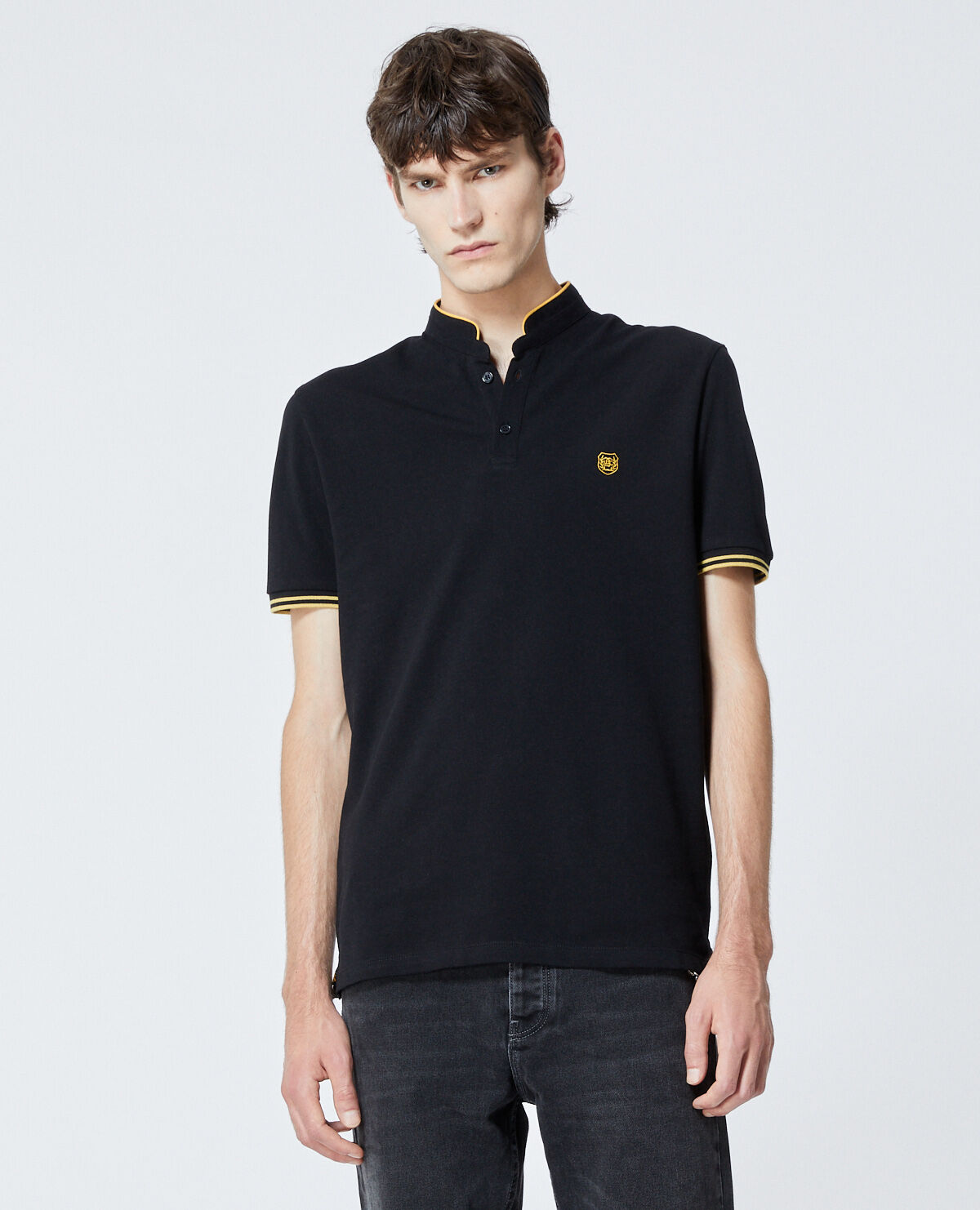 Camisa negra con dorado hombre 2025