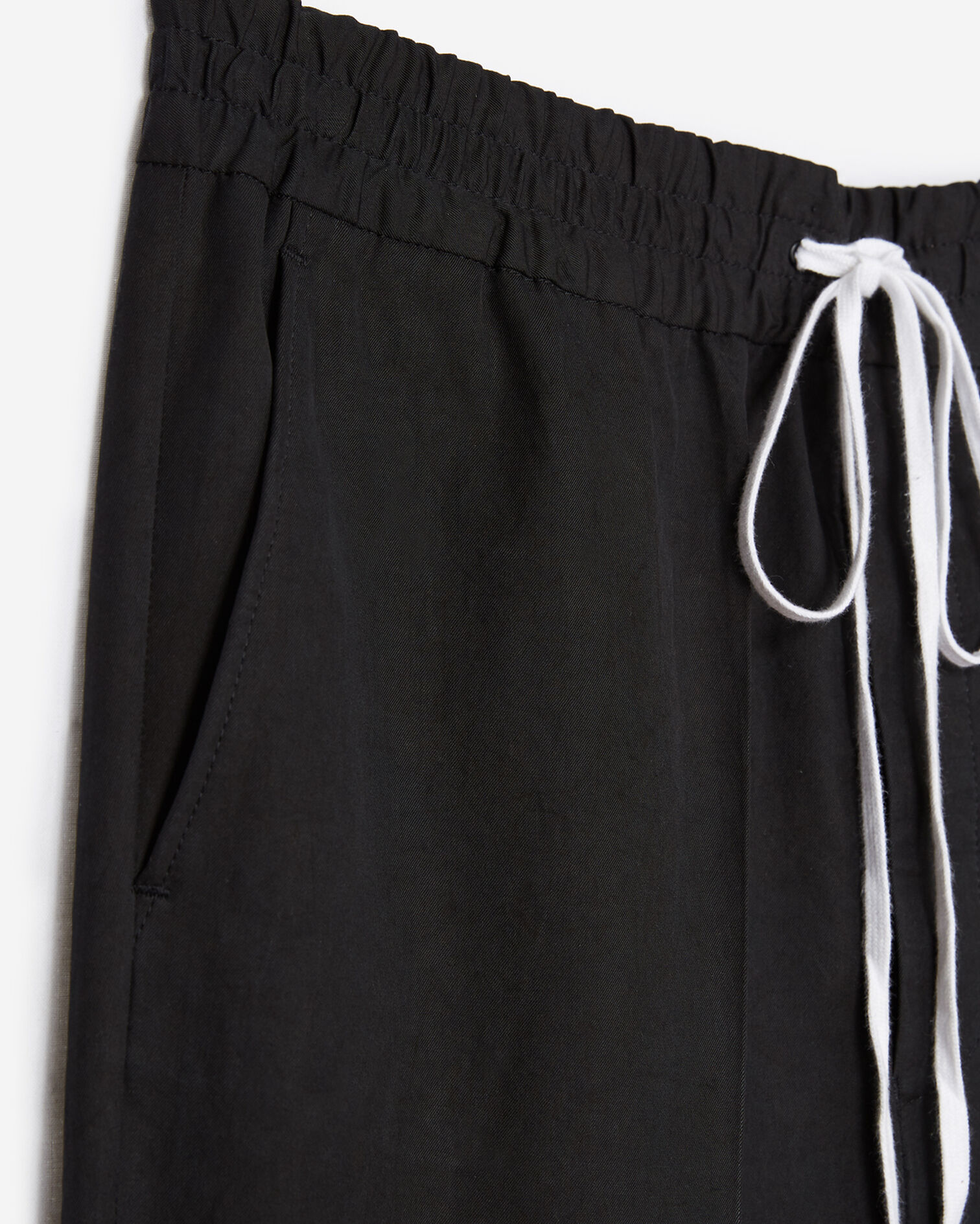 Schwarze Chino aus Baumwolle und Lyocell, BLACK, hi-res image number null