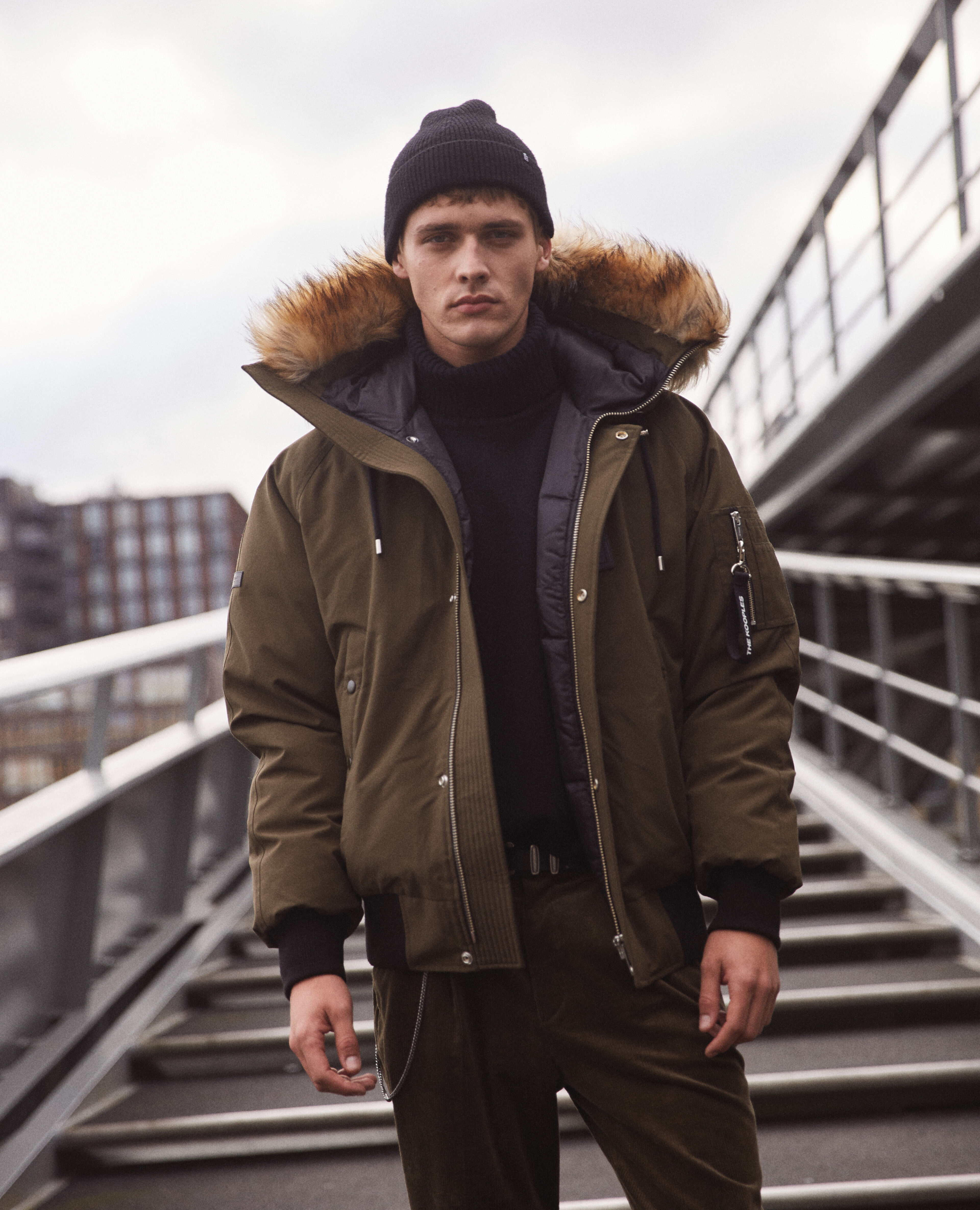 Short khaki down jacket