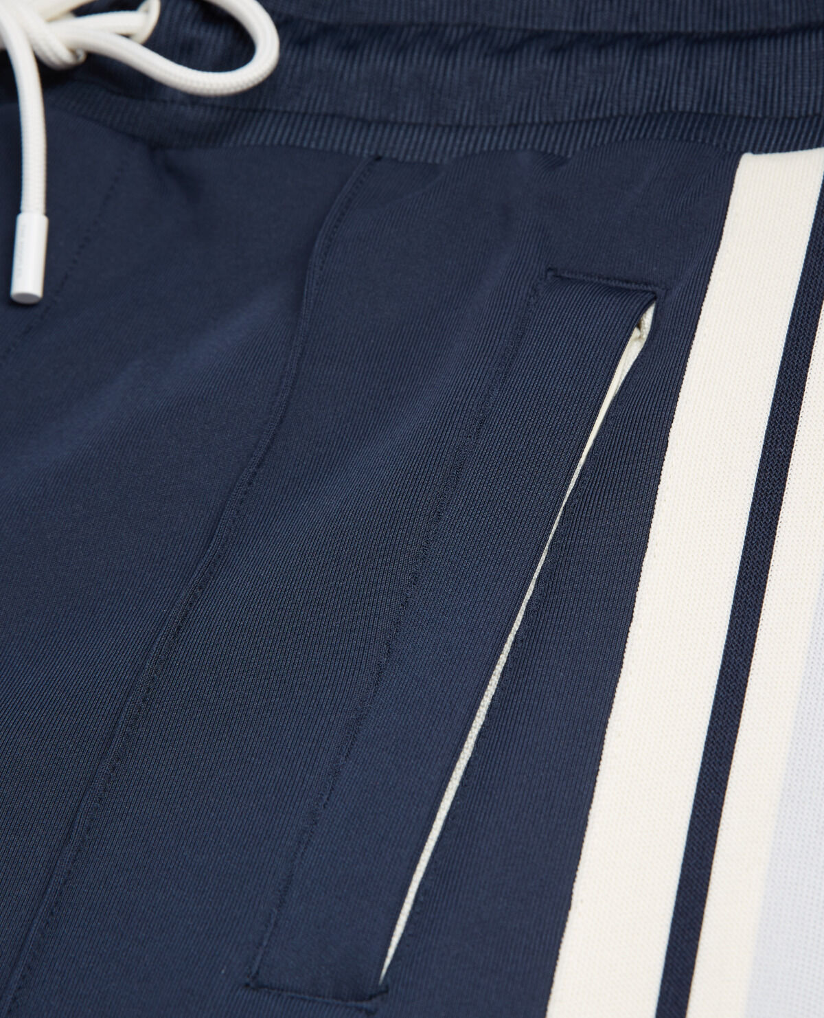 Survet deals the kooples