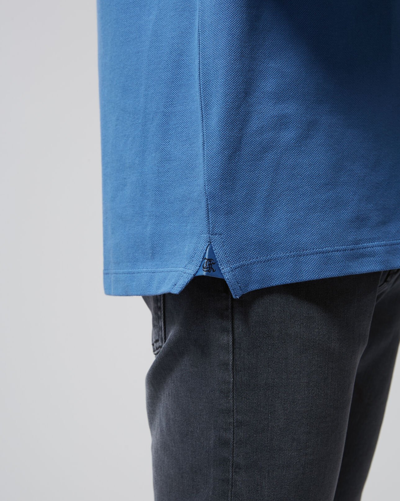 The Kooples HOMME AZUR / BLACK NAVY polo bleu clair col officier slim