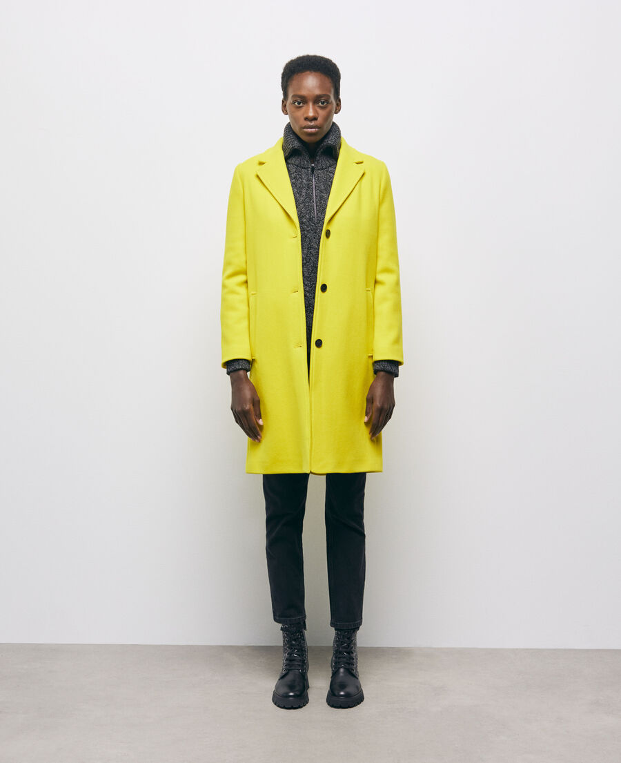 abrigo lana amarillo