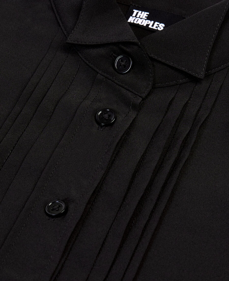 chemise noire en soie avec plissage
