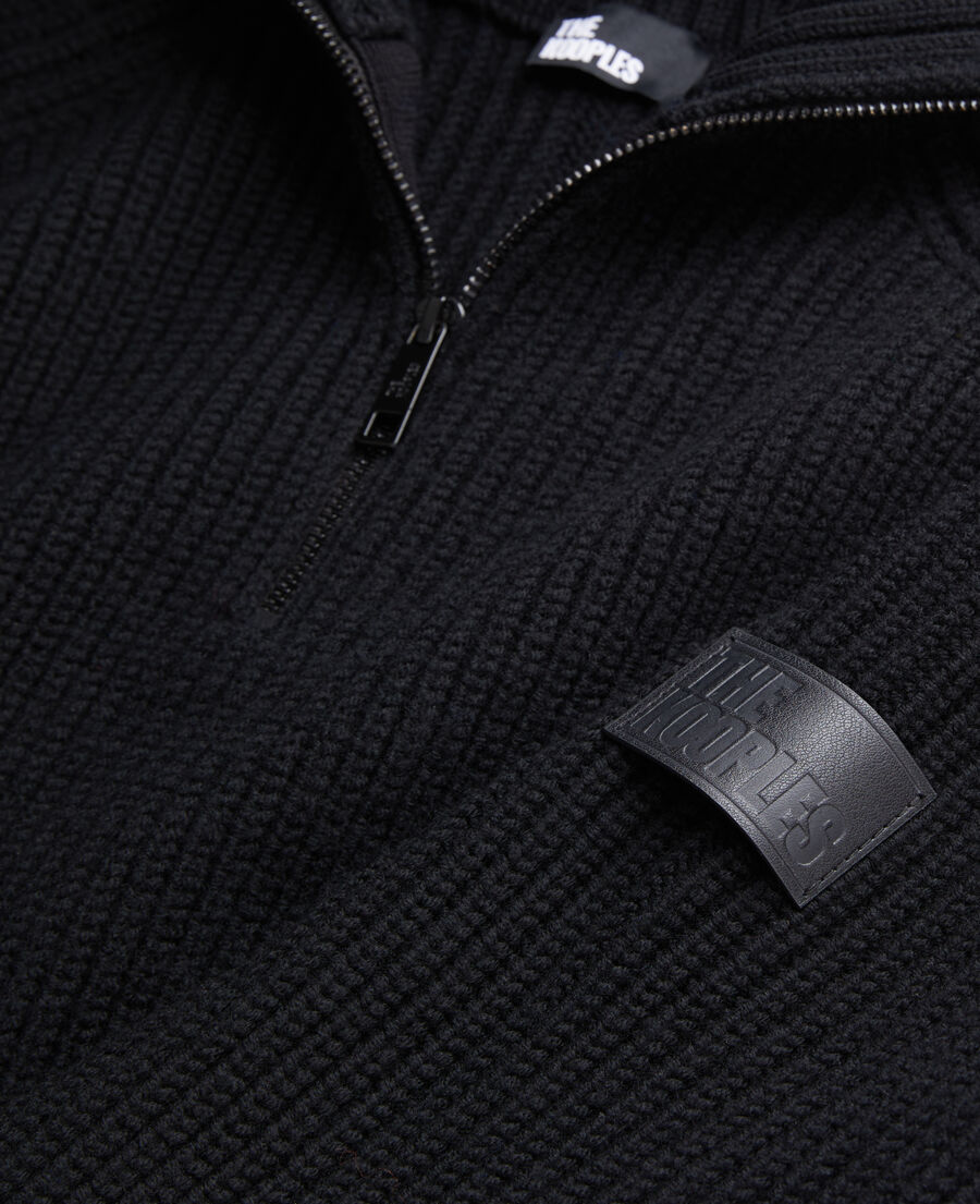 pull noir en laine