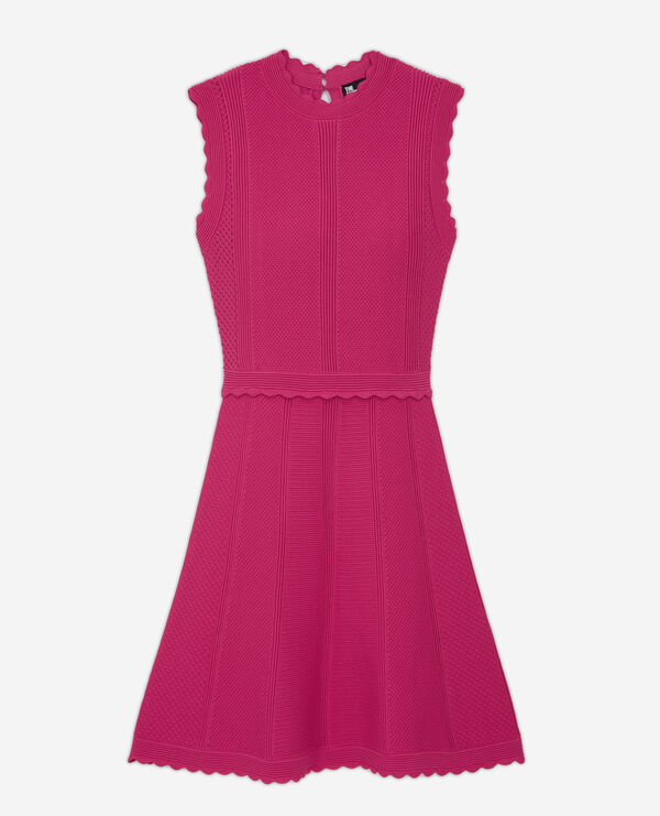 kurzes, rosa strickkleid mit ajour-details