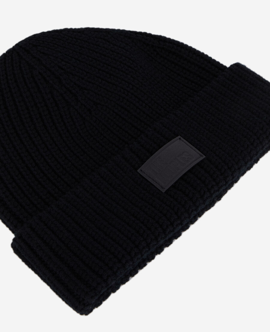 bonnet noir en laine côtelée