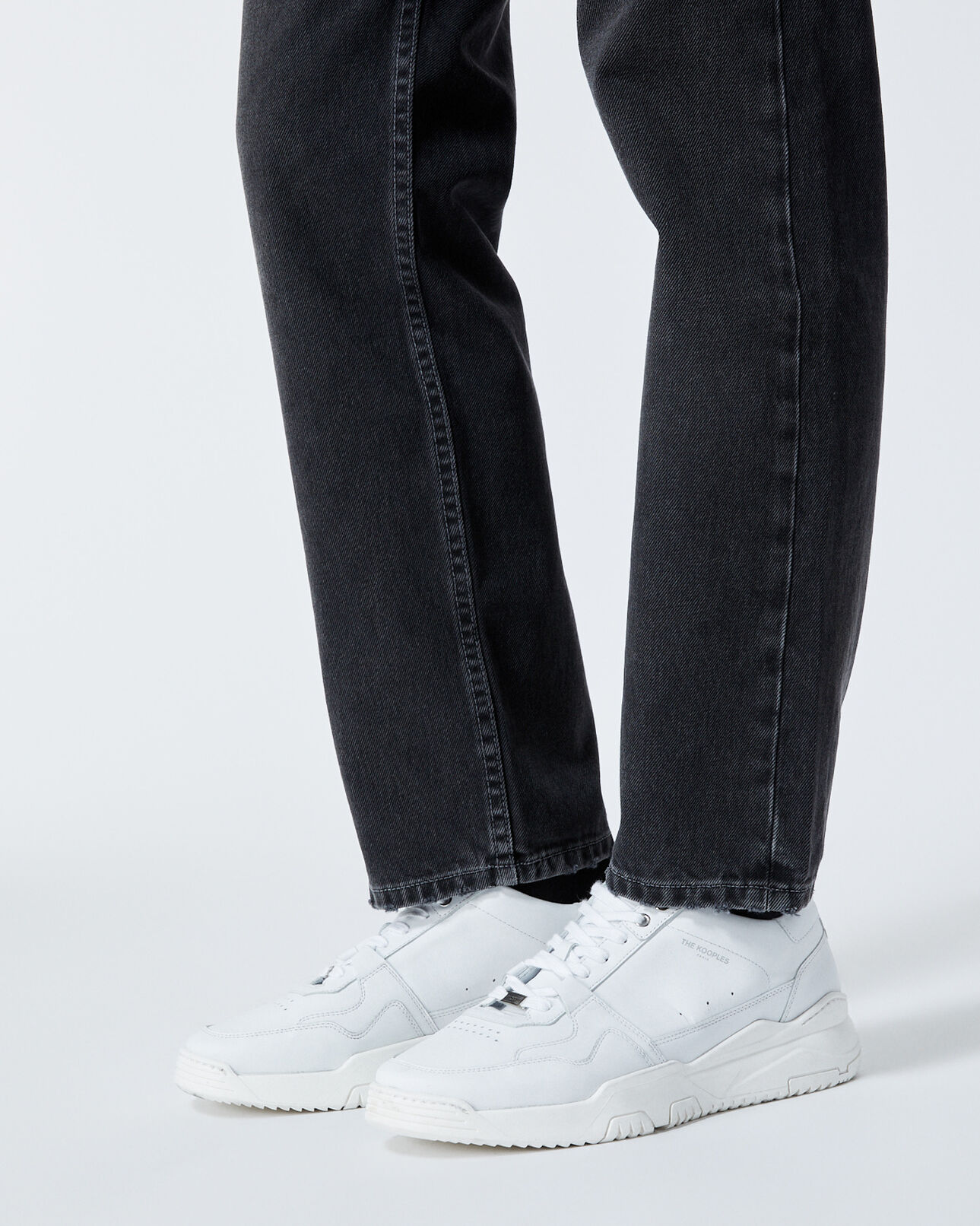 The Kooples HERREN WHITE weiße turnschuhe aus leder mit aussparungen