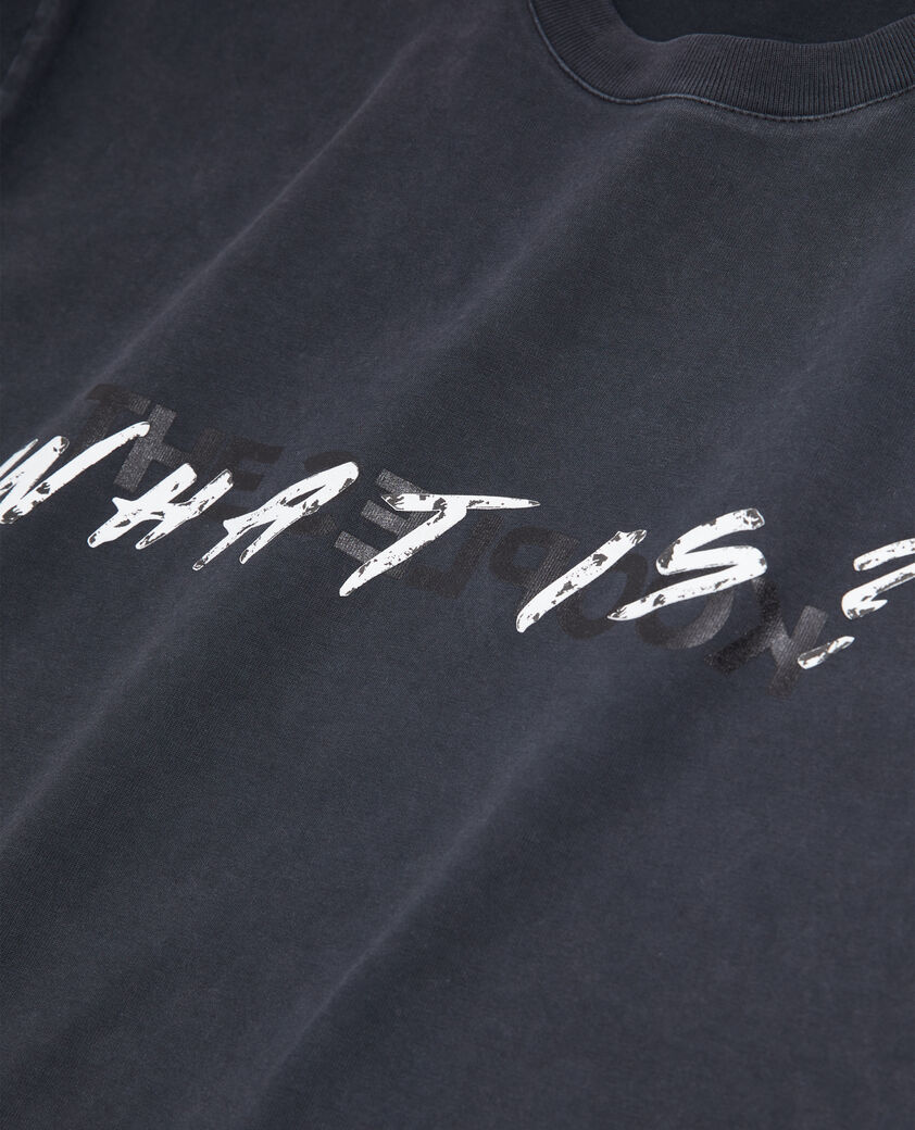 The Kooples HERREN BLACK WASHED schwarzes t-shirt mit „what is“-schriftzug