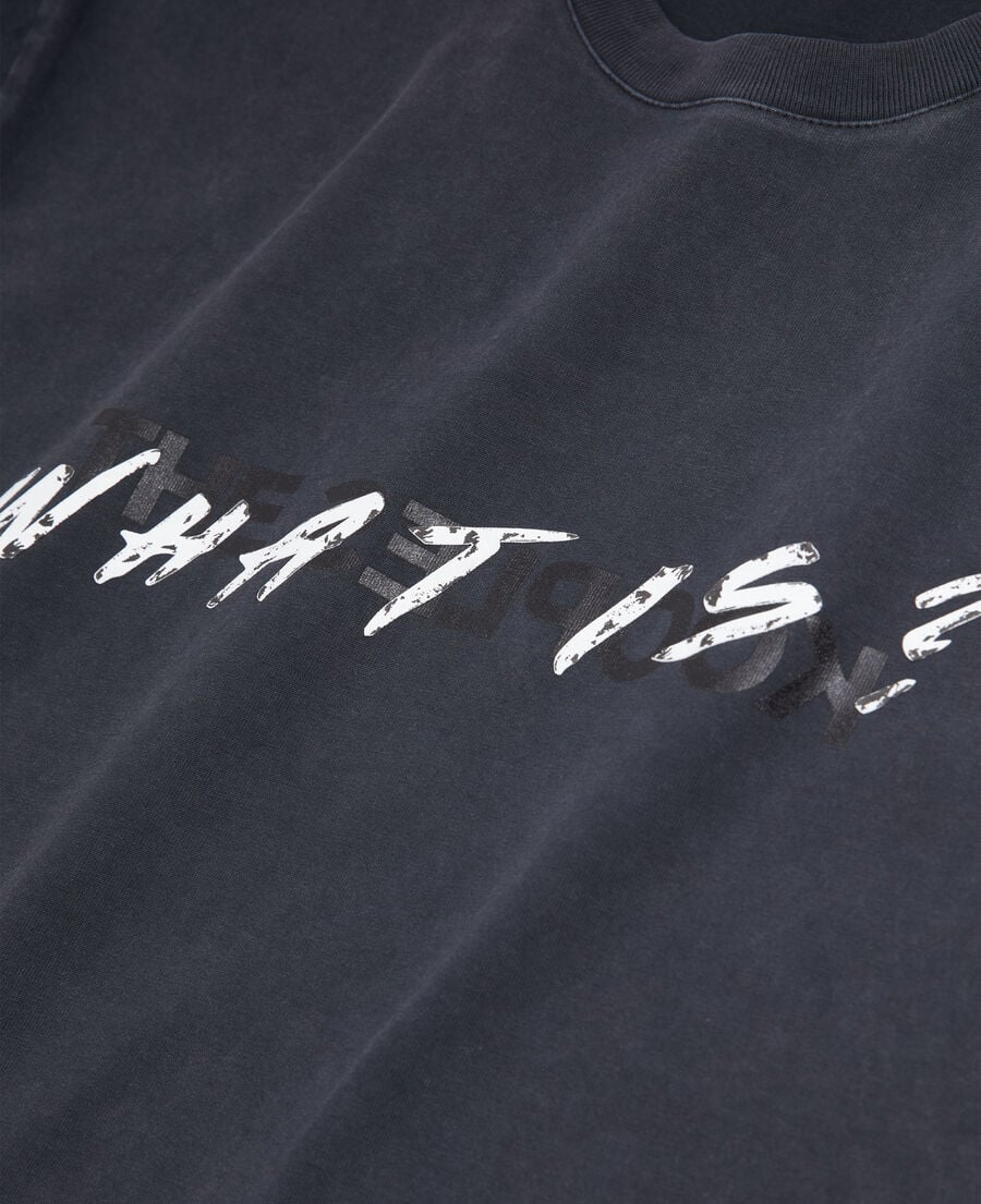 The Kooples HERREN BLACK WASHED schwarzes t-shirt mit „what is“-schriftzug