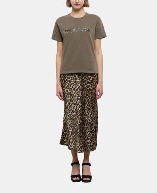 The Kooples DAMEN ALGUE khakifarbenes t-shirt damen mit leopardenmuster und "what is"-schriftzug