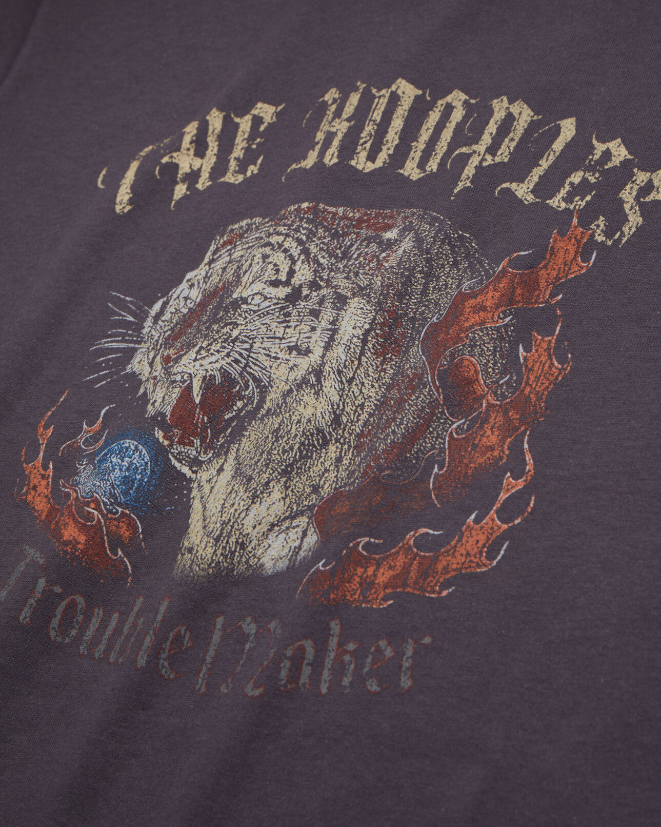 The Kooples HERREN CARBONE t-shirt in karbongrau mit fire tiger-siebdruck