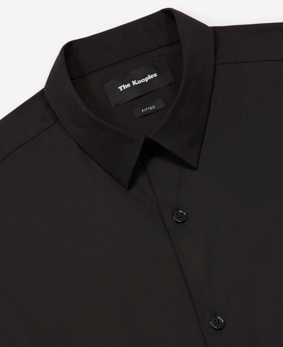 chemise col boutonné noire coupe ajustée