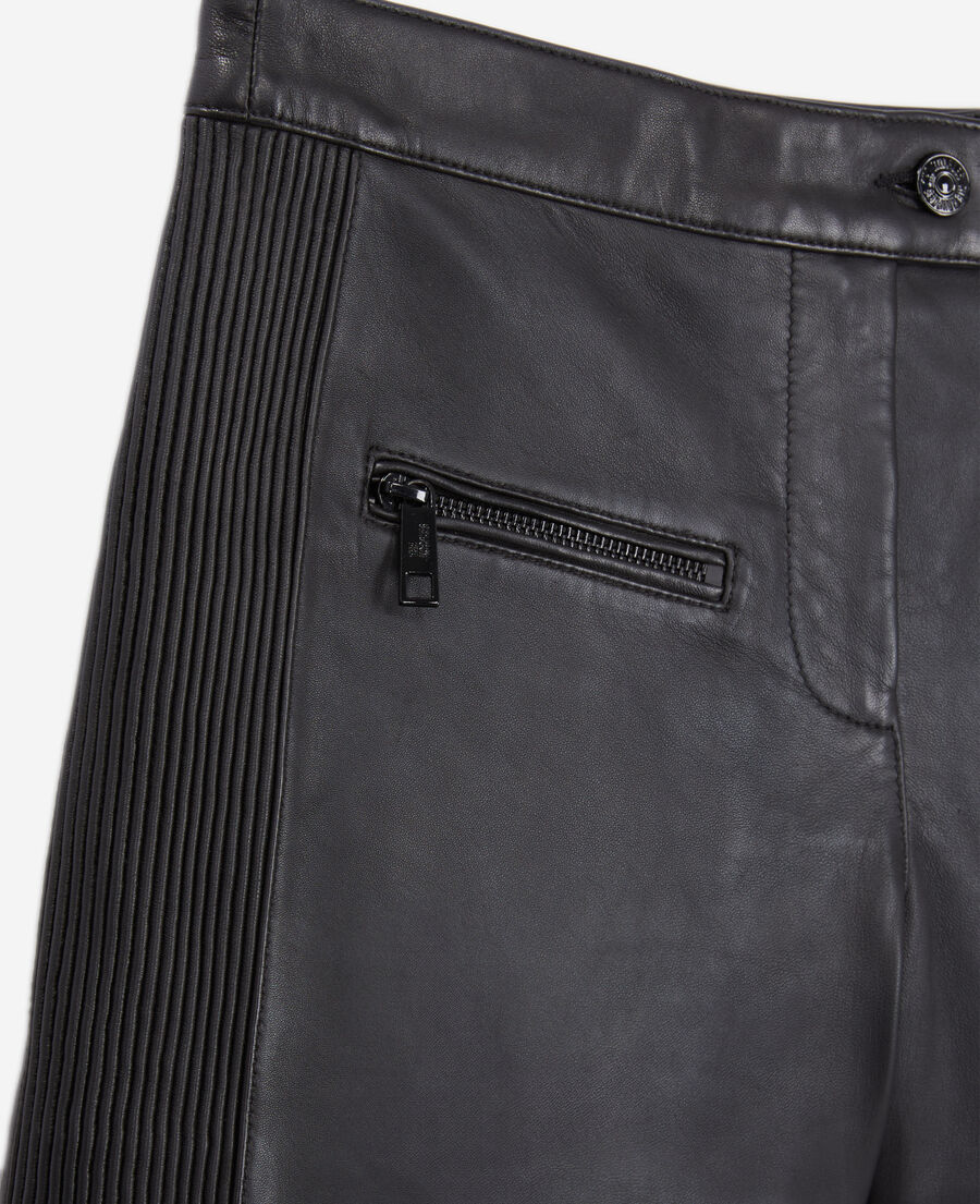 The Kooples FEMME BLACK short en cuir noir avec nervures