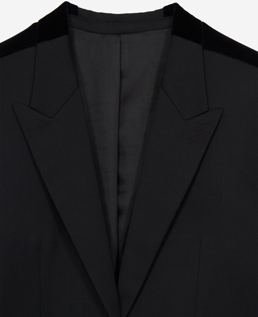 chaqueta de traje negra con pasamano de terciopelo