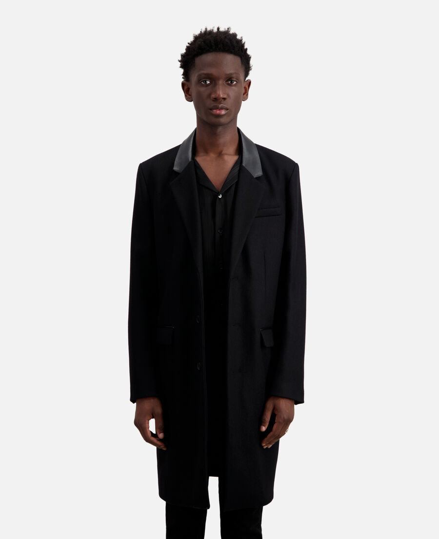 langer schwarzer mantel aus wolle mit details