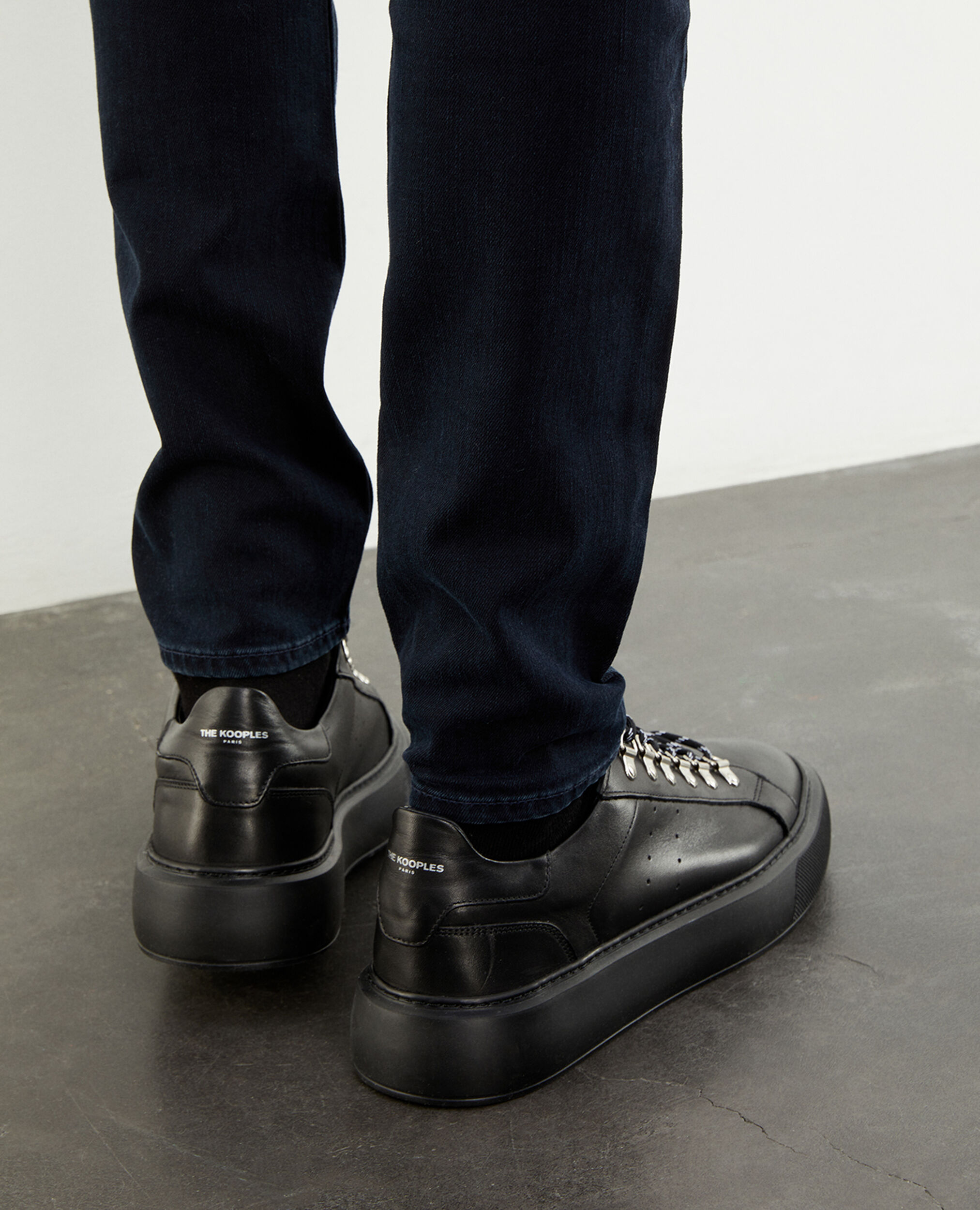 Zapatillas negras con cuña piel ojales, BLACK, hi-res image number null