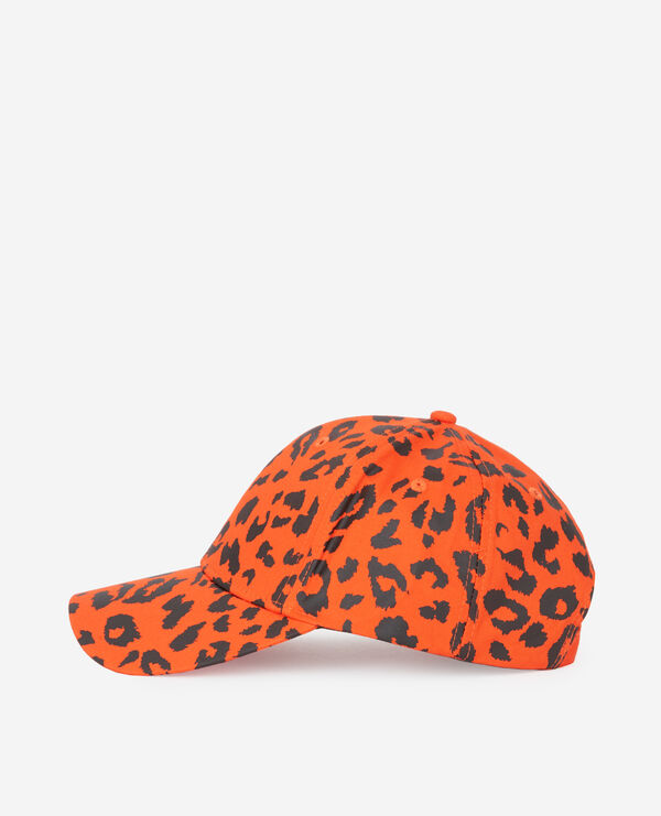 kappe mit leopardenmuster