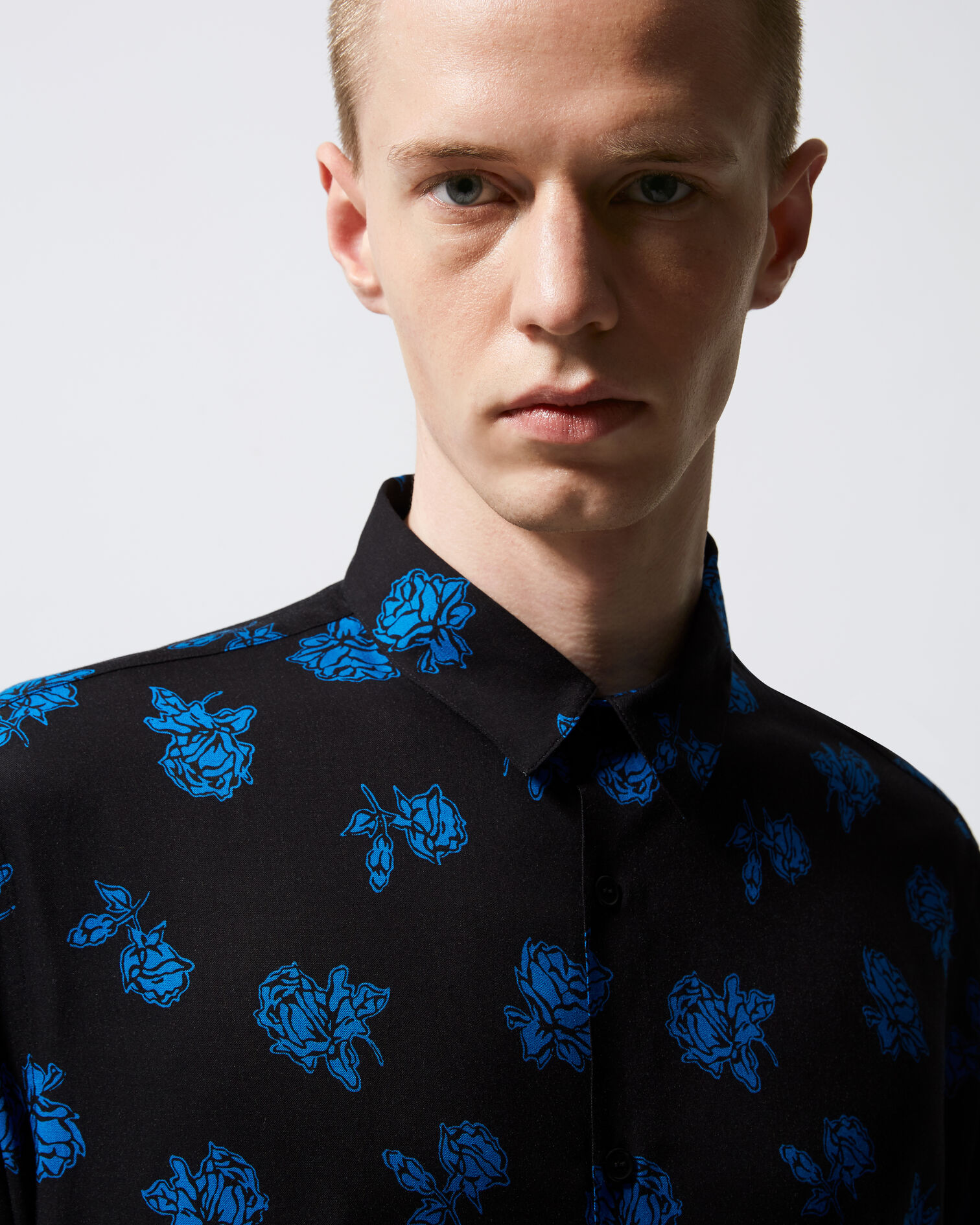 Black printed shirt with blue flowers, BLACK BLUE, hi-res image number null