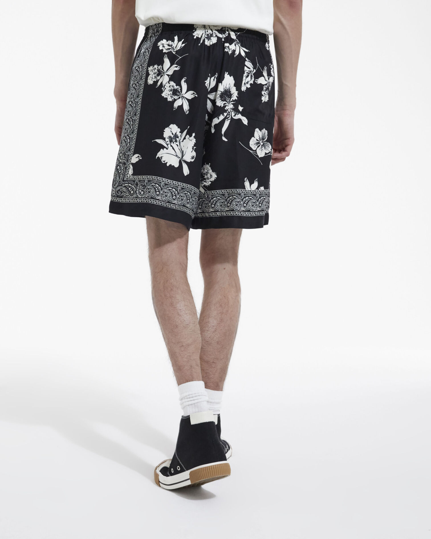 Flowing black - white shorts w/ floral motif, BLACK WHITE, hi-res image number null