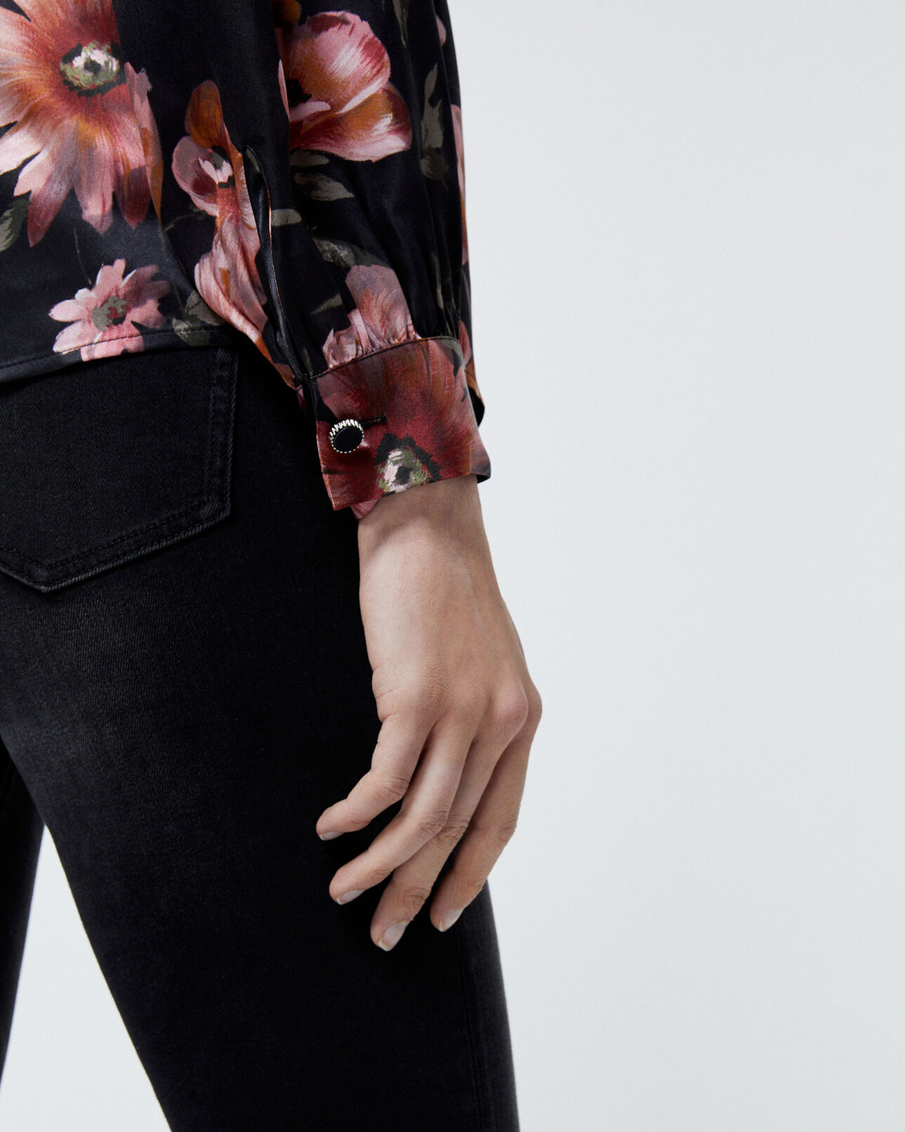 The Kooples DAMEN BLACK schwarzes bedrucktes hemd mit langen ärmeln