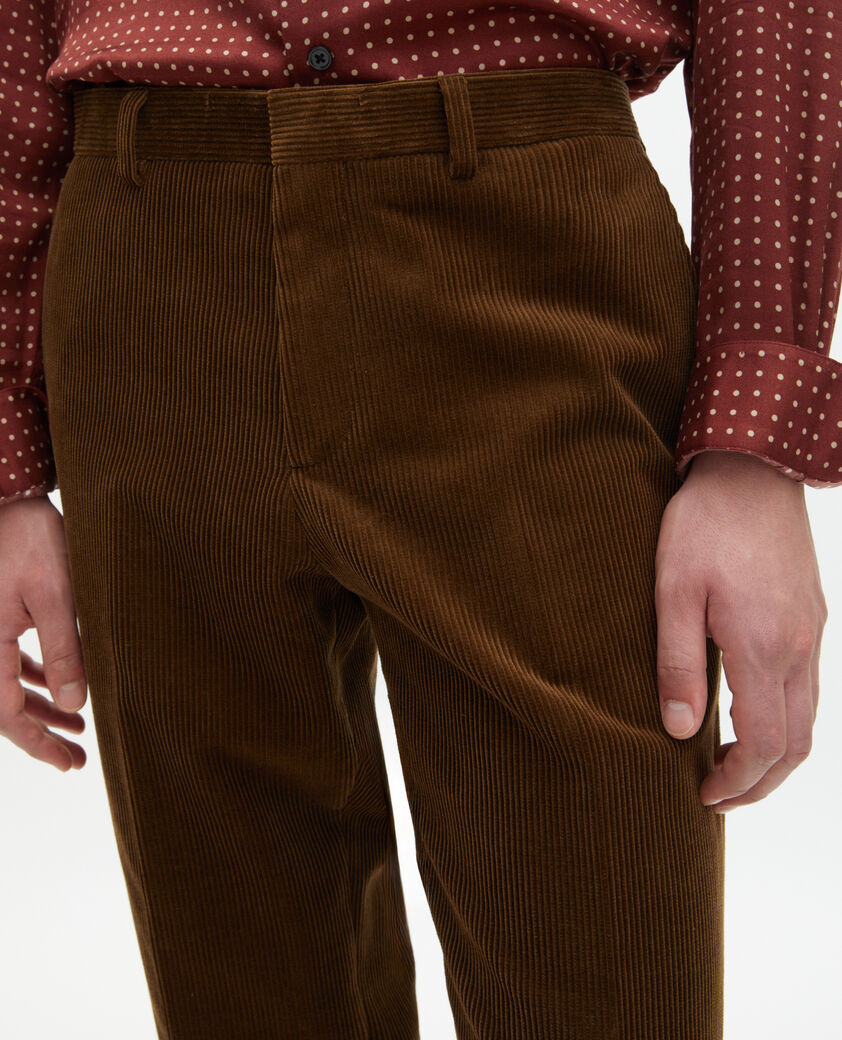 The Kooples HOMME CARAMEL pantalon de costume ajust&eacute; en velours c&ocirc;tel&eacute; marron