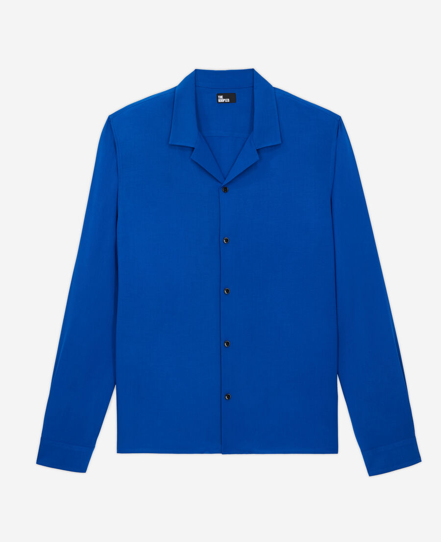 blue shirt
