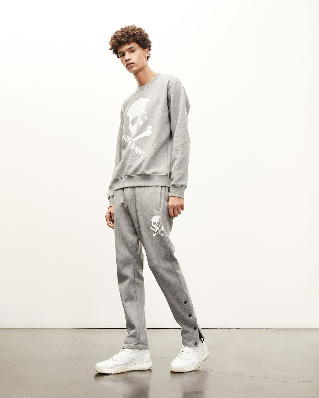 The Kooples HOMME MIDDLE GREY MELANGE sweat gris motif tête de mort